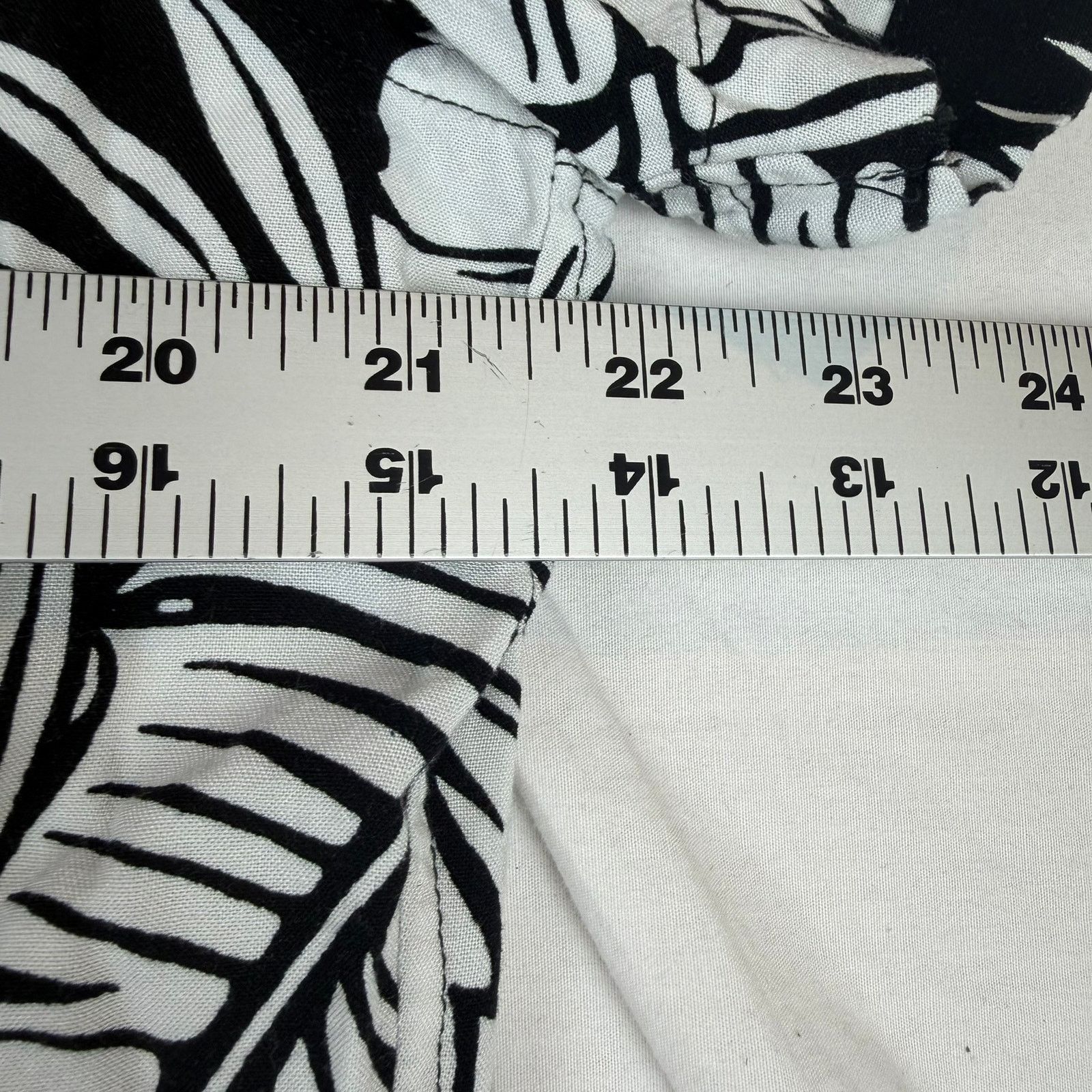 Chubbies Chubbies Medium Hawaiian Shirt Black White Floral Print Size US M / EU 48-50 / 2 - 4 Thumbnail