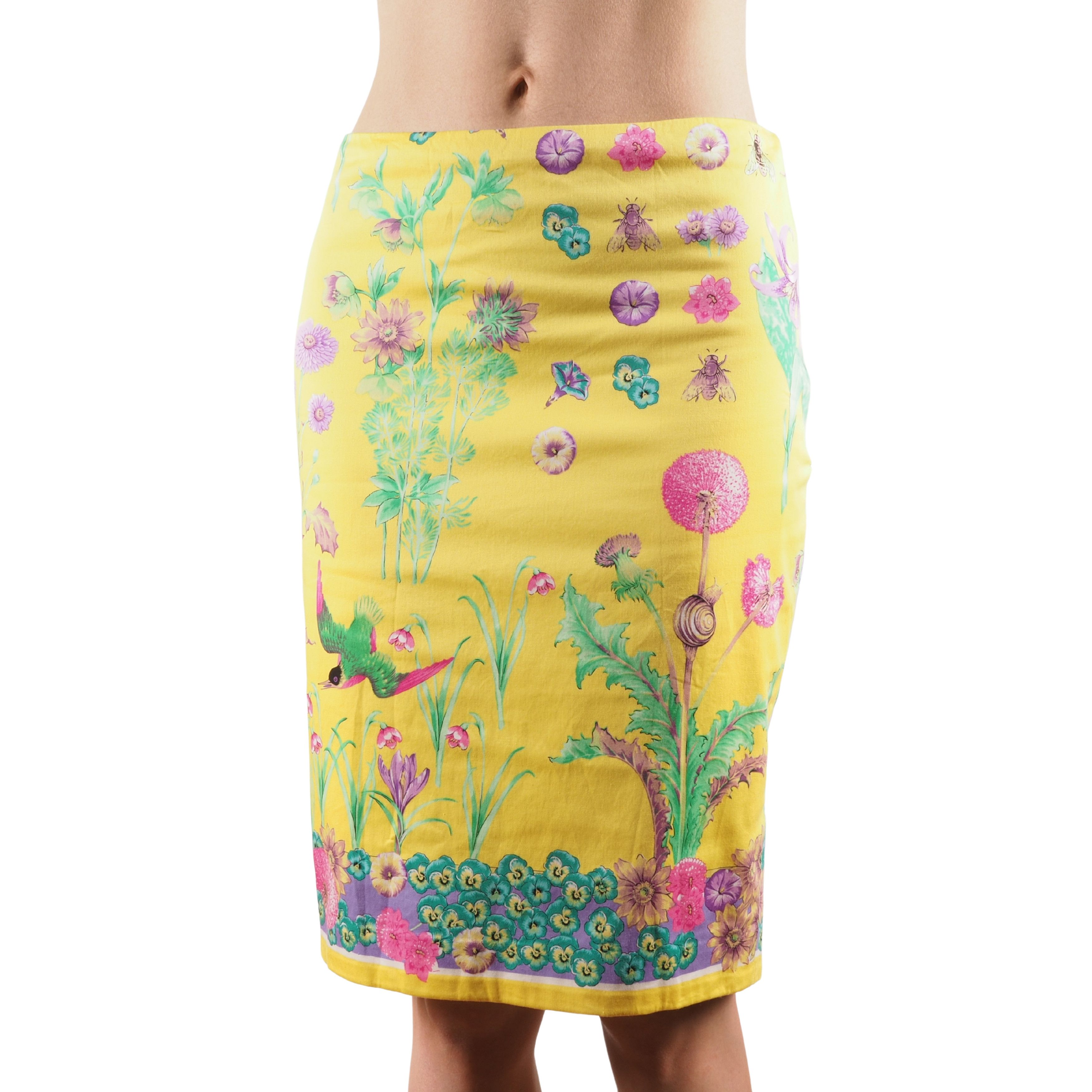 Versace Gianni Versace 90s Yellow Floral Garden Print Pencil Skirt Size 26" / US 2 / IT 38 - 2 Thumbnail