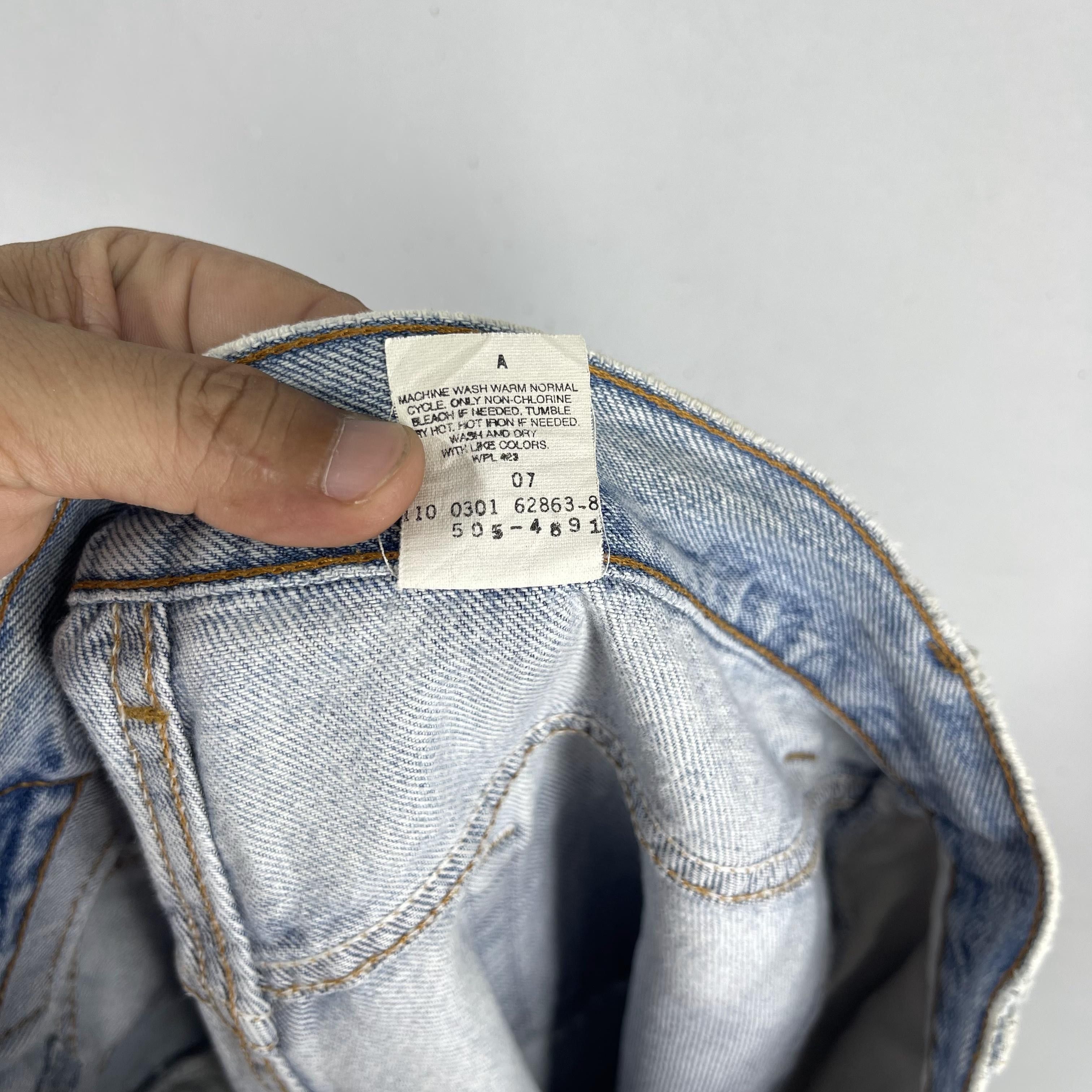Levi's × Levi's Vintage Clothing Vintage Levis 505 Distressed Dirty Knee Ripped Jeans Size US 35 - 7 Thumbnail