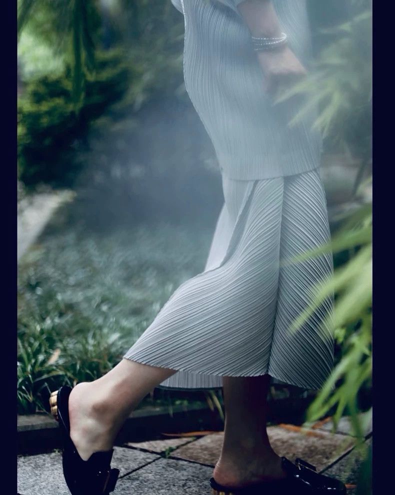 Issey Miyake Issey Miyake size:3 Grey pleated mermaid girl skirt Size 31" - 3 Thumbnail