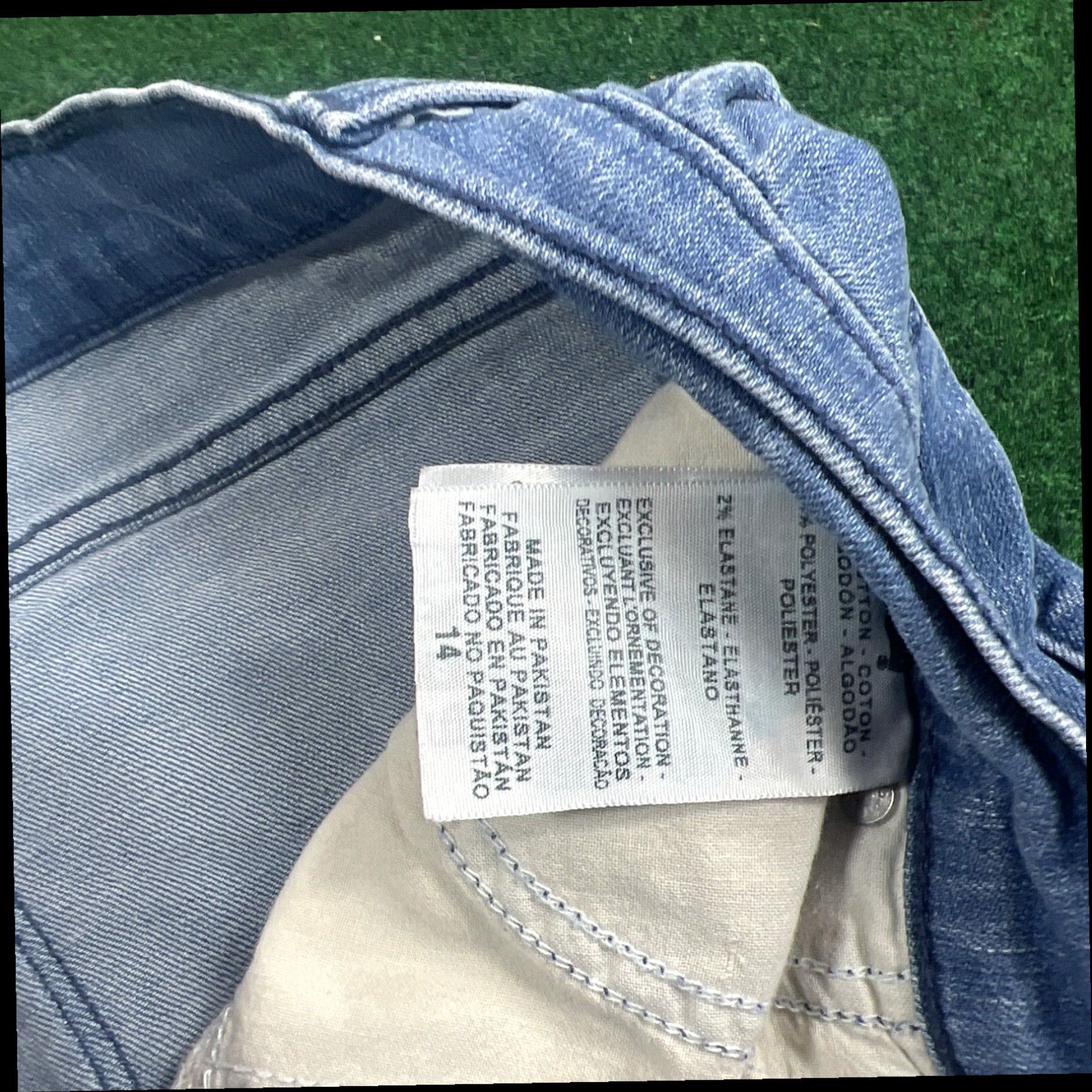 Levi's Levi's Women Jeans Size 14 Blue Regular Fit Mid-Rise Stretch Cuffed Capri 33x21 Size 36" / US 14 / IT 50 - 7 Thumbnail