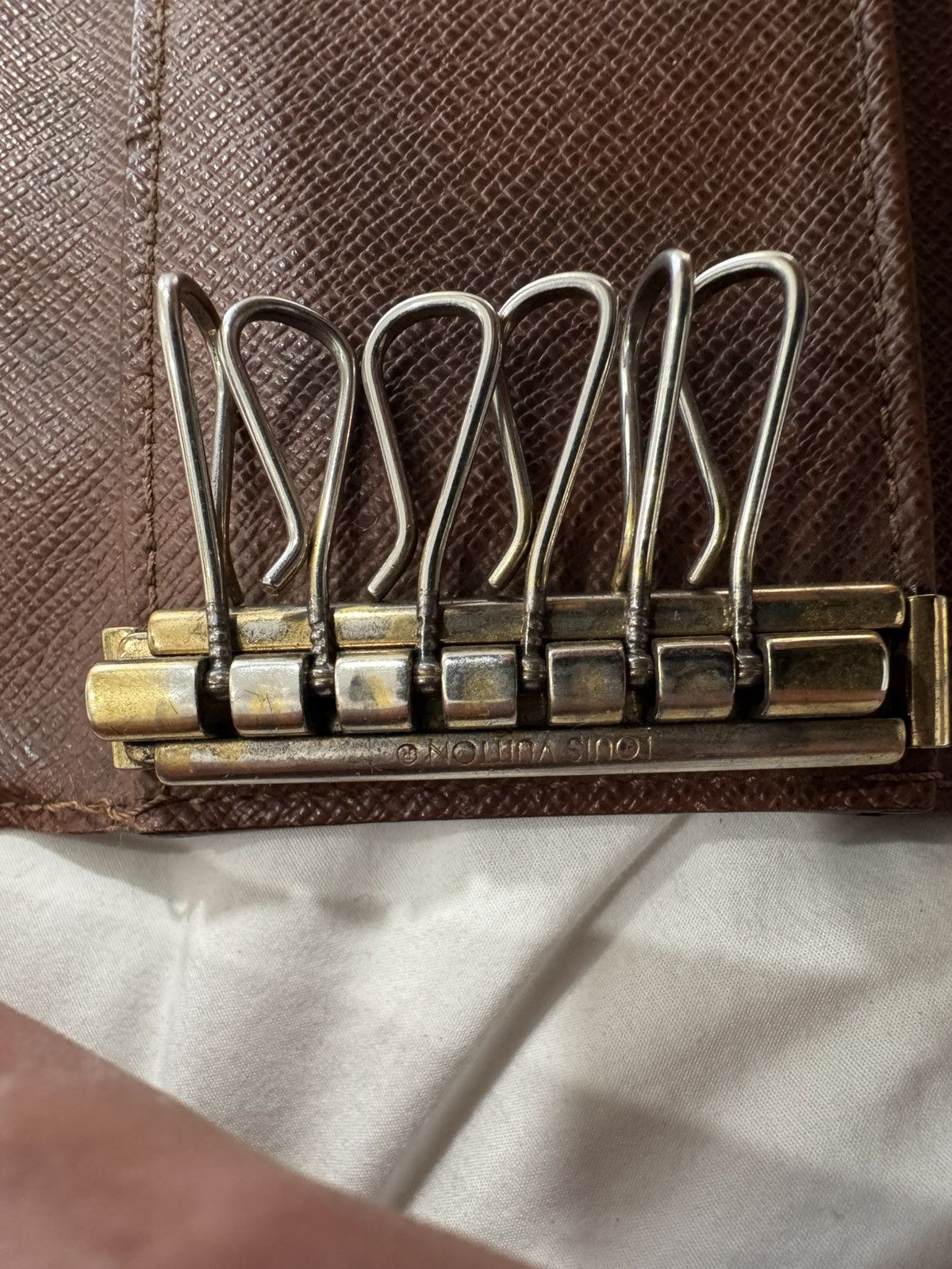 Louis Vuitton Louis Vuitton 6 Key Holder Wallet Size ONE SIZE - 4 Thumbnail