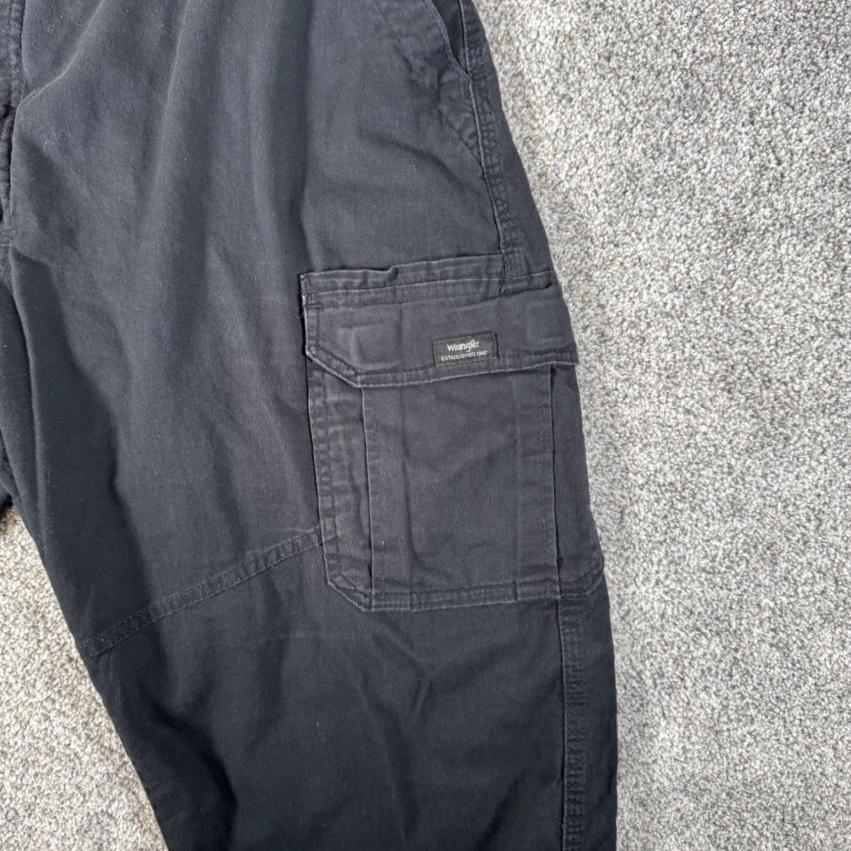 Wrangler Wrangler Cargo Pants Mens 44x30 Black Relaxed Fit Stretch Work Utility Pockets Pants Size US 44 / EU 60 - 6 Thumbnail