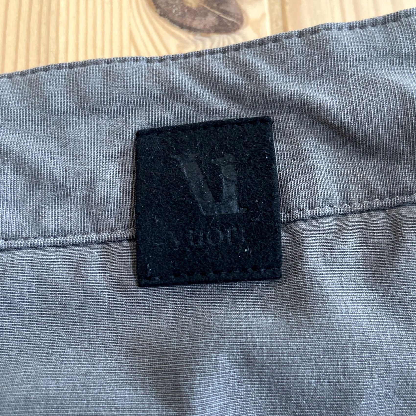 Vuori Vuori Shorts Mens 28 Gray Performance Golf Chino Stretch 8in Inseam Regular Front Flat Front Casual Chino Preppy Golf Sports Outdoor Beach City Love Size US 28 / EU 44 - 6 Thumbnail
