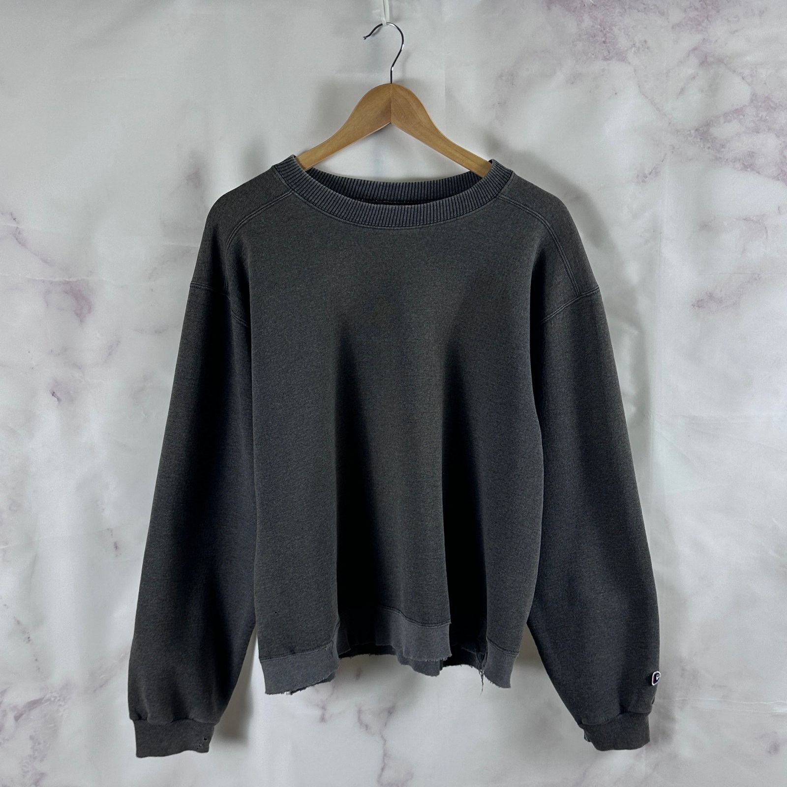 Champion Vintage Distressed Grey Crewneck Size US L / EU 52-54 / 3 - 1 Thumbnail