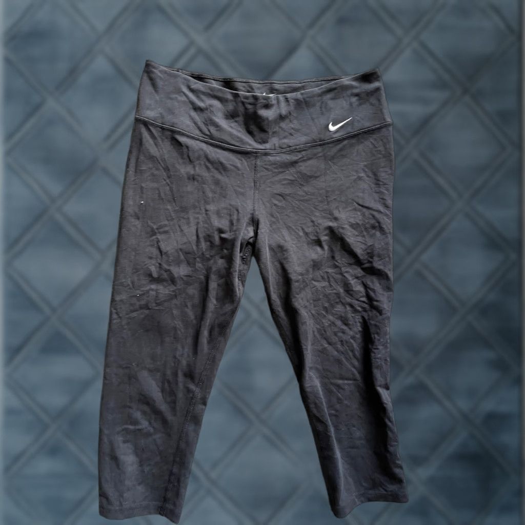 Nike Nike Dri-Fit Capri Tights Athletic Pants Womens Medium Black Soli Nike Dri-Fit Be Fast Capri Tights 669741-010 Activewear, Capri, Women, Size M, Black Size 32" / US 10 / IT 46 - 1 Thumbnail