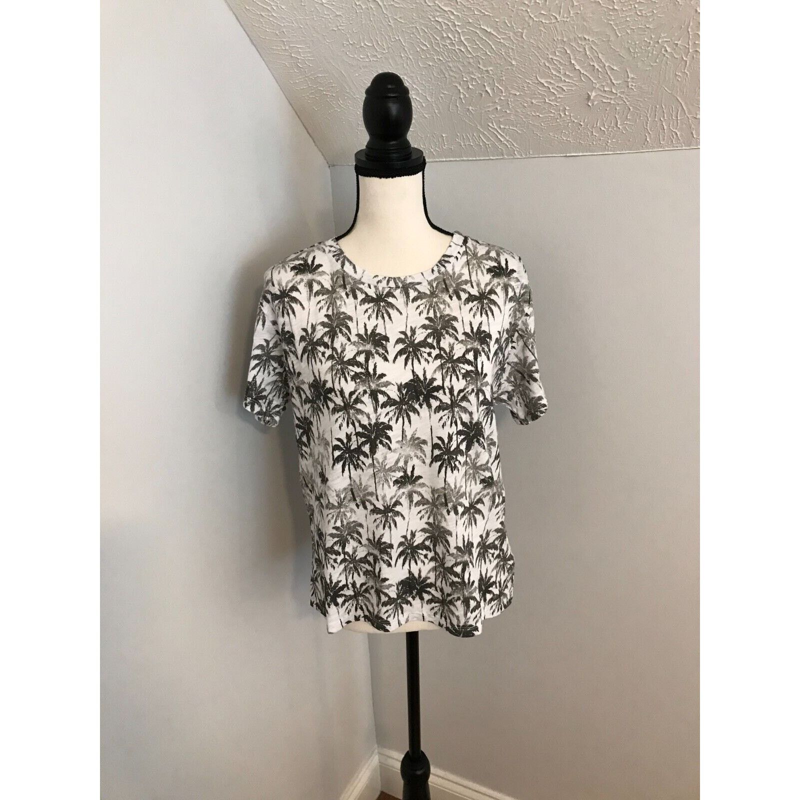 Anthropologie by Anthropologie White Short Sleeve Shirt with Palm Trees Size S / US 4 / IT 40 - 1 Thumbnail