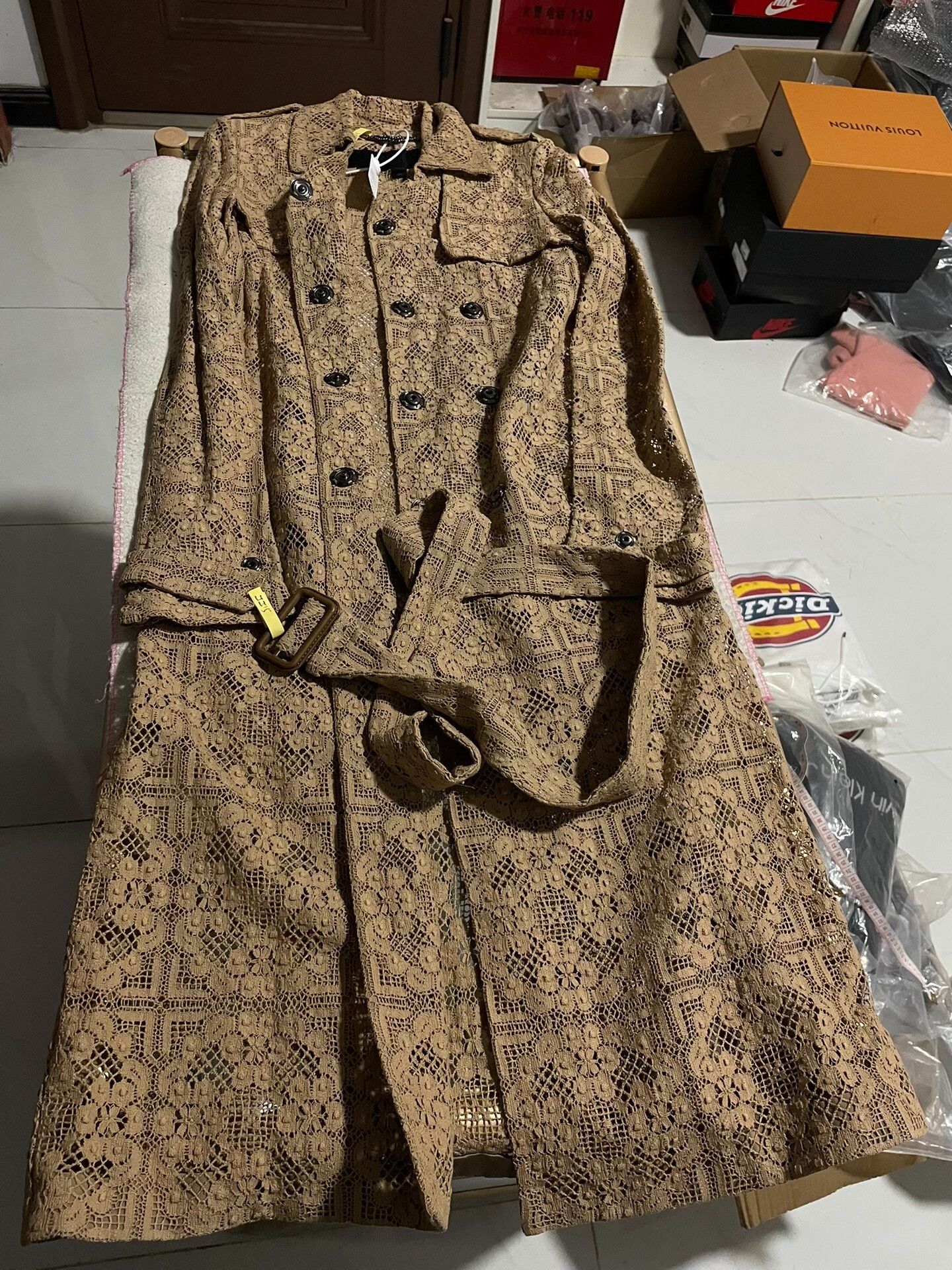 Burberry Burberry Women's Hollow-Out Trench Coat Size S / US 4 / IT 40 - 1 Thumbnail