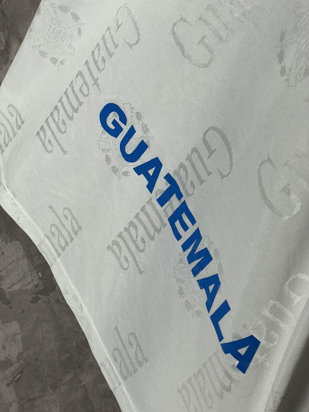 Umbro × Vintage Vintage 90s Soccer Umbro Guatemala Jersey Size L Size US L / EU 52-54 / 3 - 9 Thumbnail