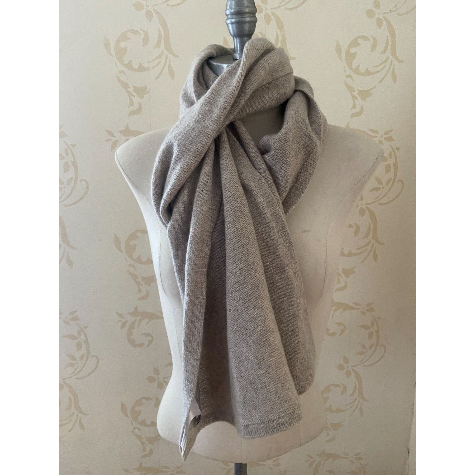 Everlane 100% Cashmere Beige Beautiful Super Soft Scarf