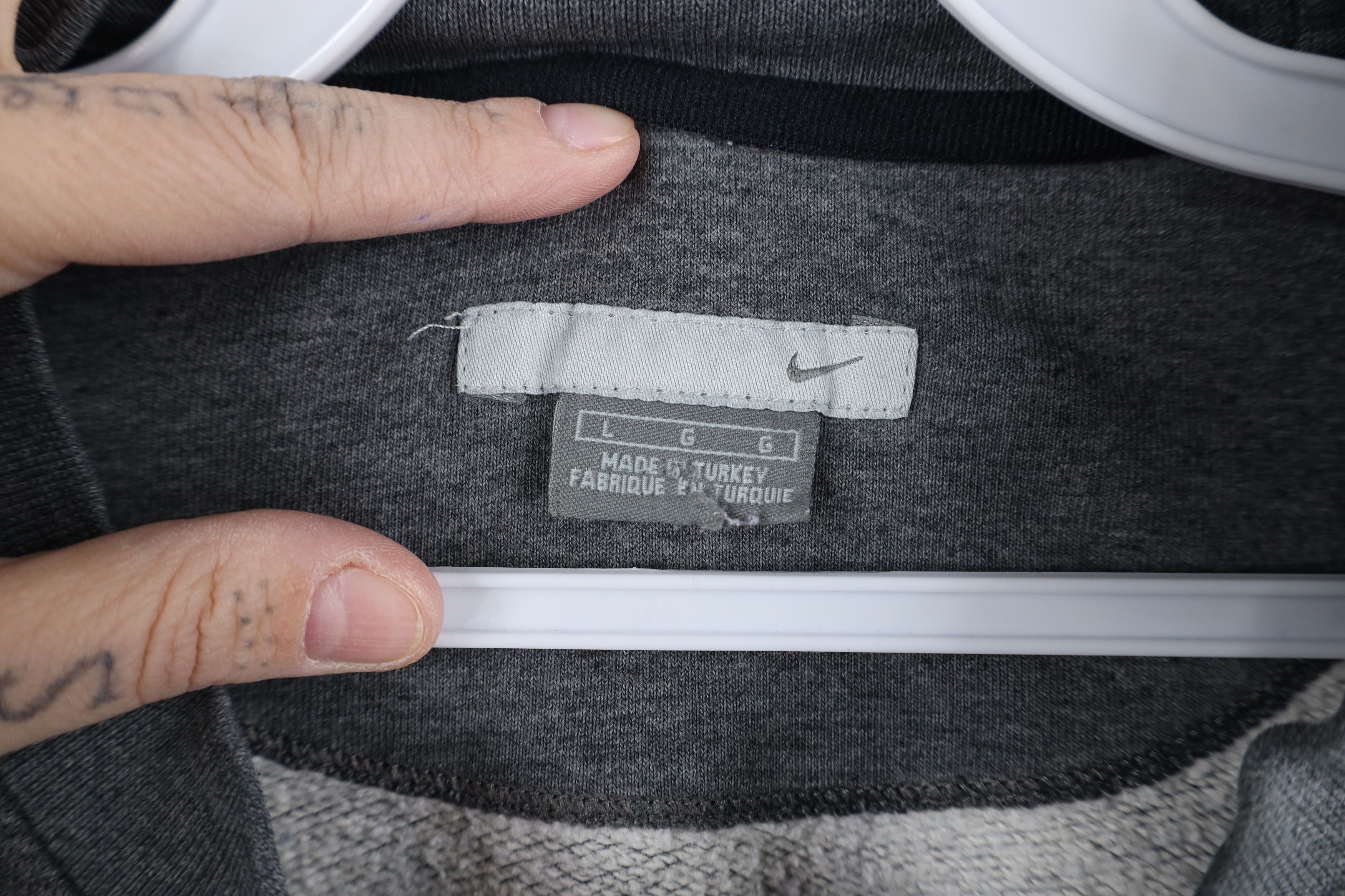 Nike Vintage Y2K Nike Scott Mini Swoosh Crewneck Sweatshirt Size US L / EU 52-54 / 3 - 9 Thumbnail