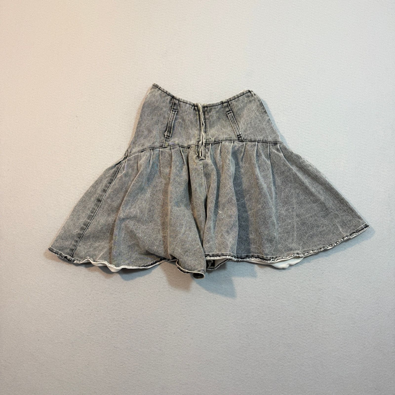 Vintage Vintage Enchanté Pleated Denim Skirt Women's Size 5 Black Size 30" / US 8 / IT 44 - 1 Thumbnail