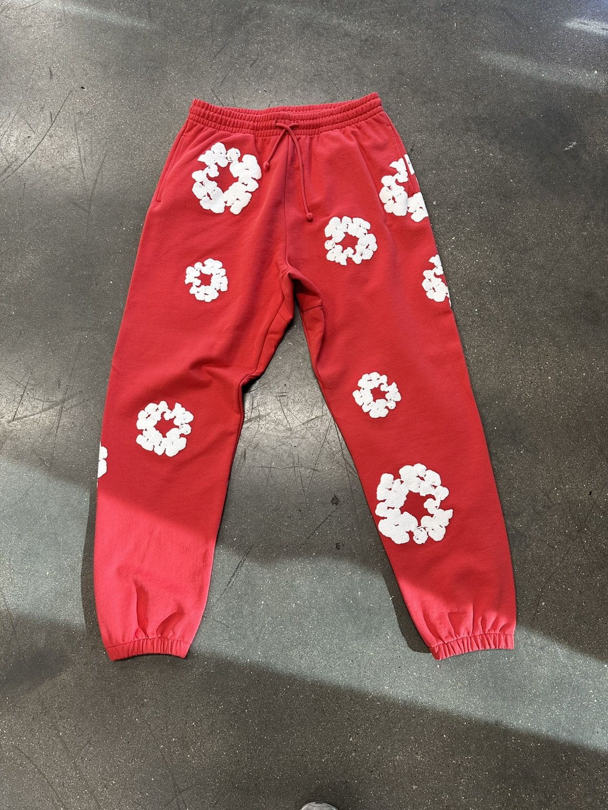 DENIM TEARS Denim Tears Wreath Sweatpants Red Size US 34 / EU 50 - 1 Thumbnail