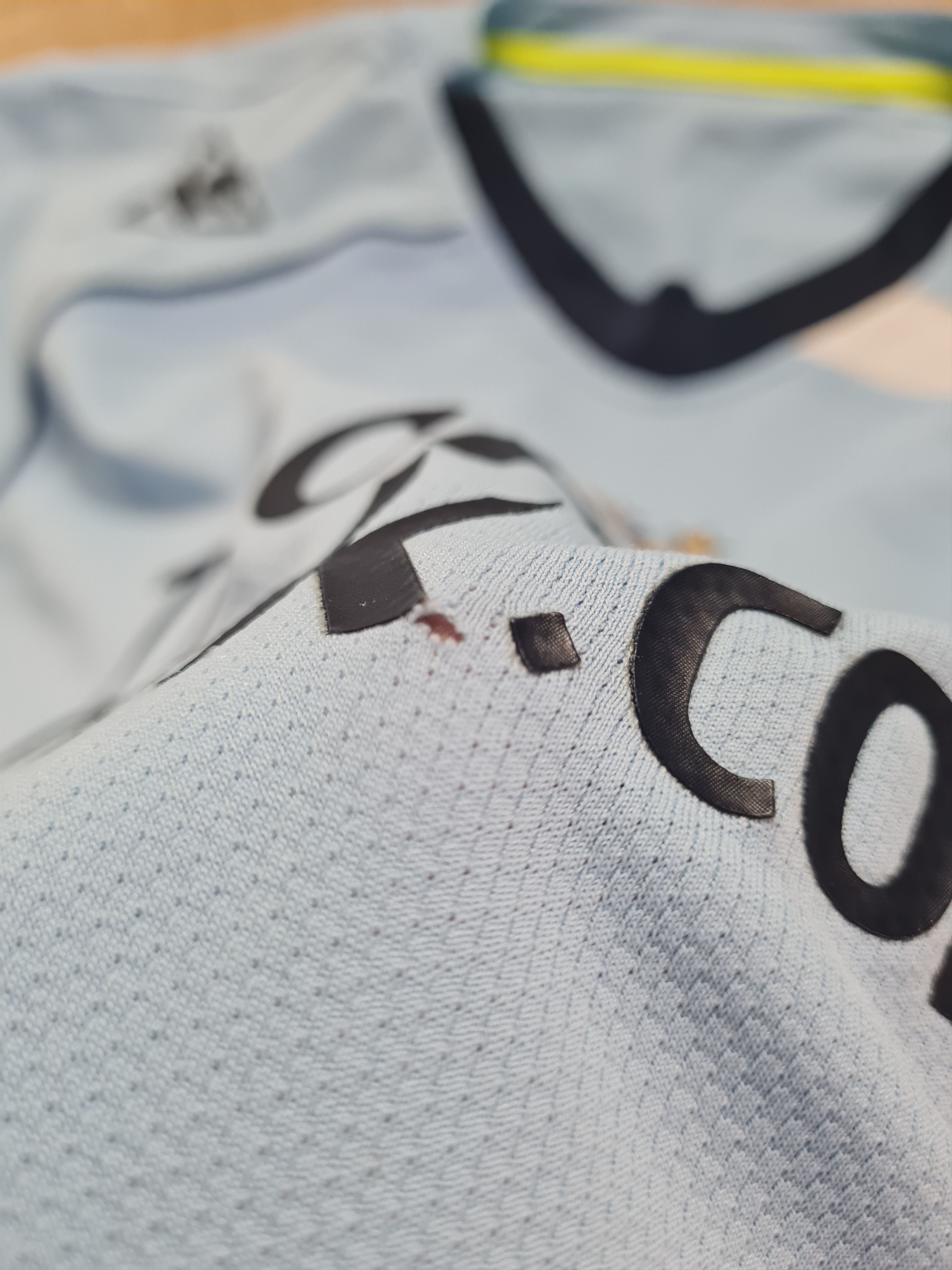 Le Coq Sportif Manchester City 08/09 #2 Richards Le Coq Sportif Thomas Cook Size US XL / EU 56 / 4 - 18 Thumbnail