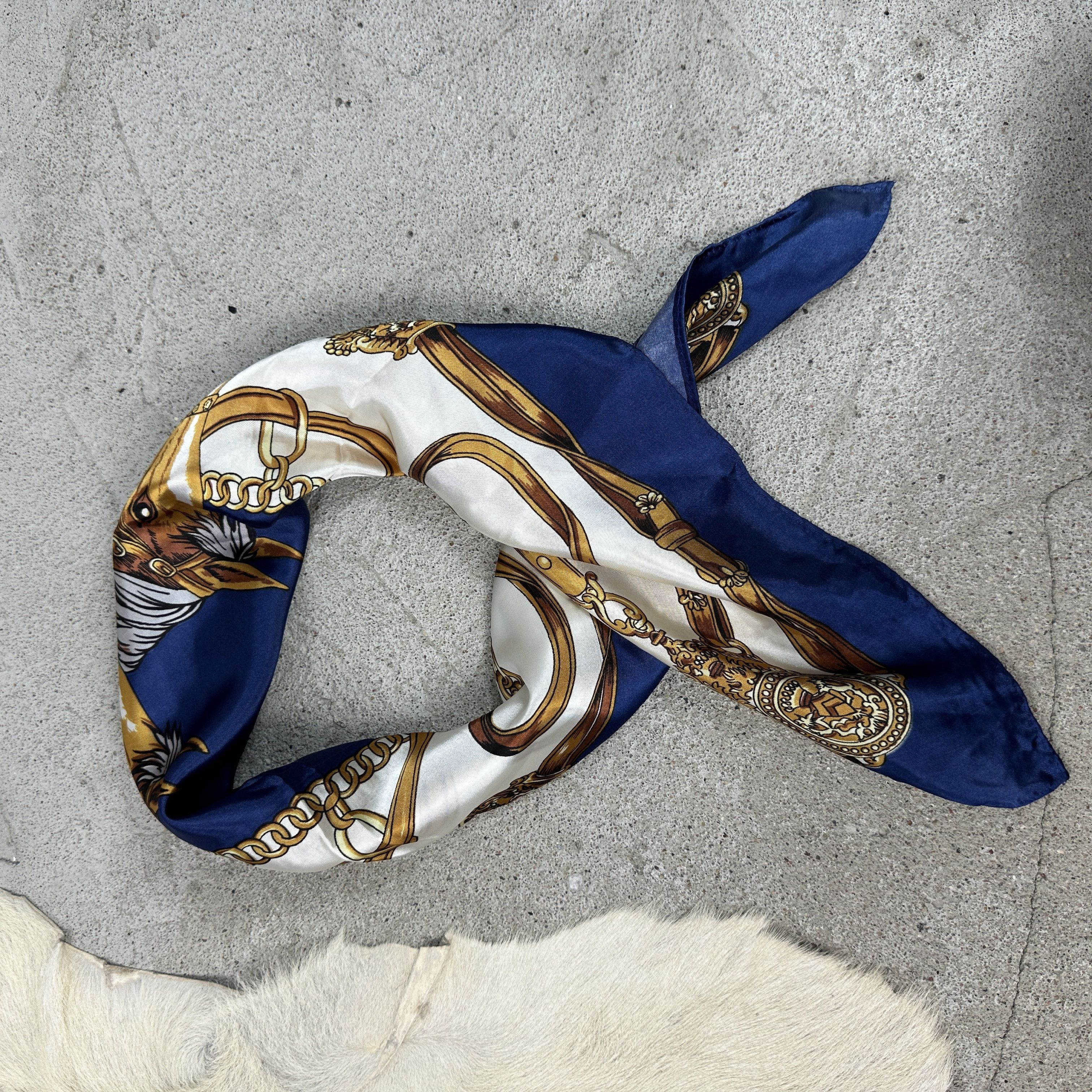 Vintage Vintage Avant Garde 00s Preppy Horses Neck Scarf Size ONE SIZE - 2 Thumbnail