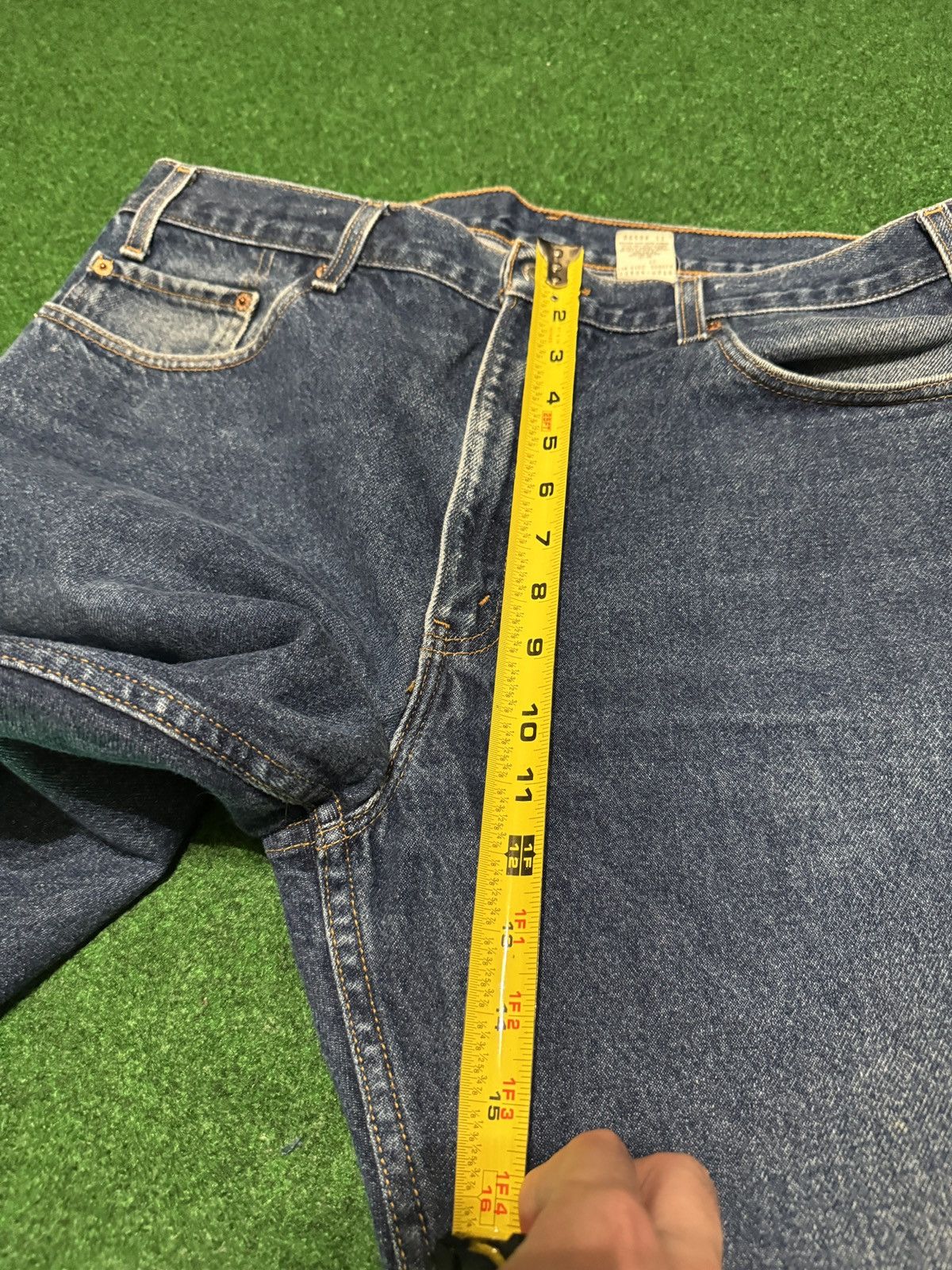 Levi's Vintage Clothing Vintage Levi’s 505 Straight Medium Wash 37x30 Denim Jeans Size US 37 - 10 Thumbnail