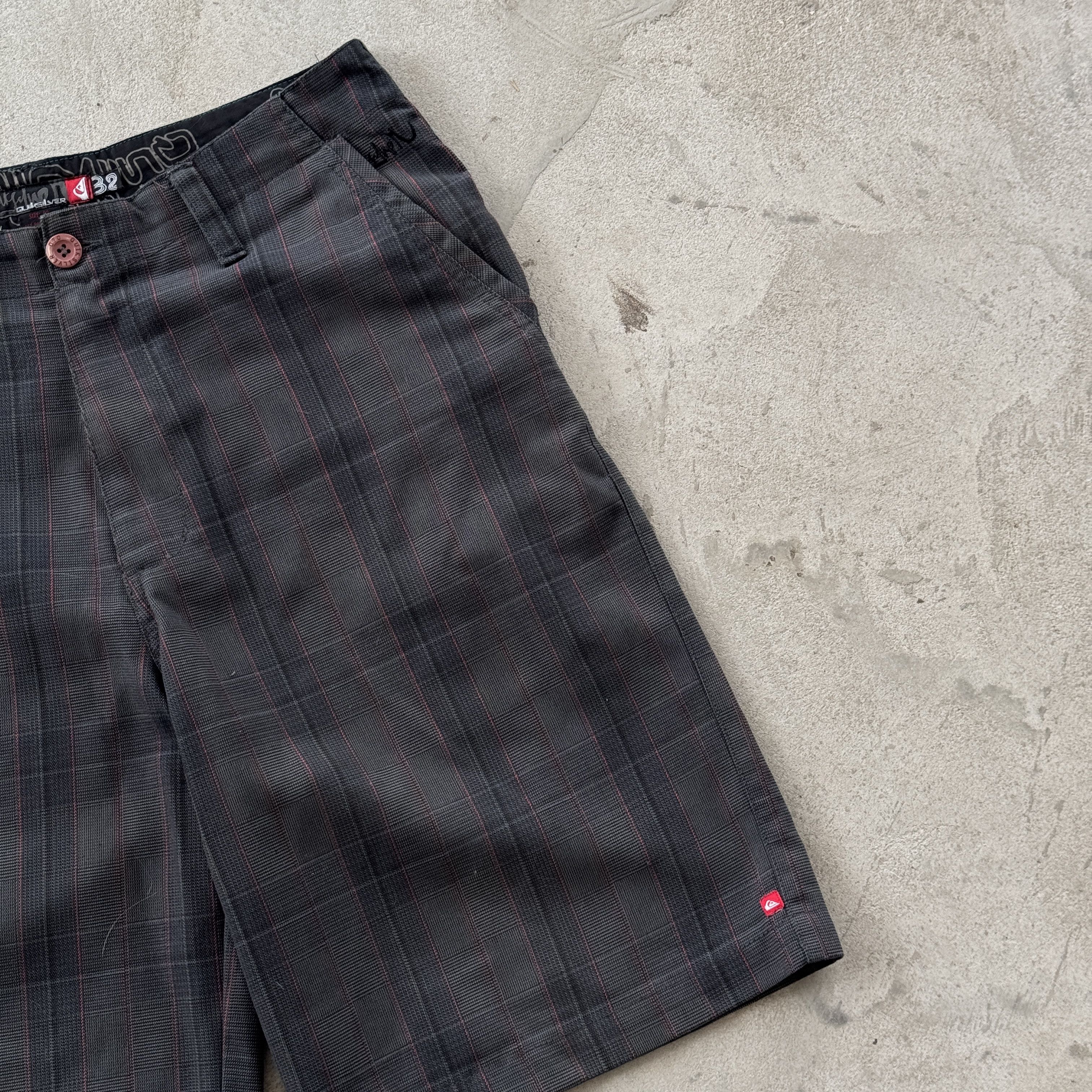 Quiksilver Vintage Quiksilver Y2K Embroidered Shorts Goth Skater Grunge Size US 32 / EU 48 - 3 Thumbnail
