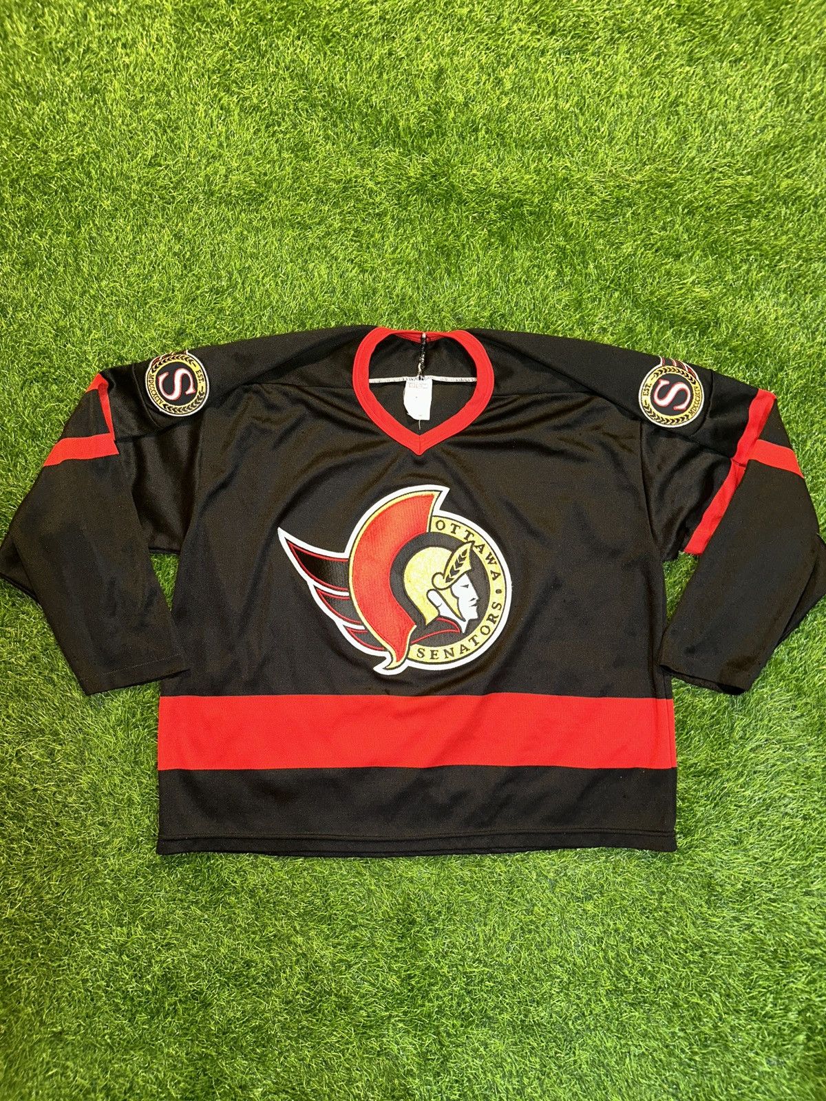 NHL Vintage nhl ottawa senators ccm jersey size XL Size US XL / EU 56 / 4 - 1 Thumbnail