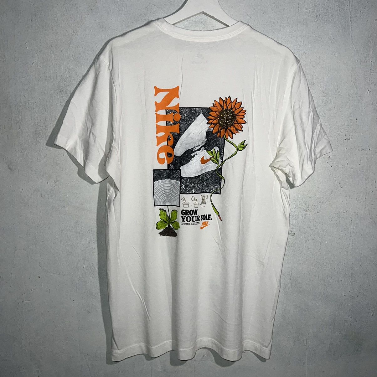 Nike Nike White Short Sleeve Tee Large Grow Sole Size US L / EU 52-54 / 3 - 7 Thumbnail