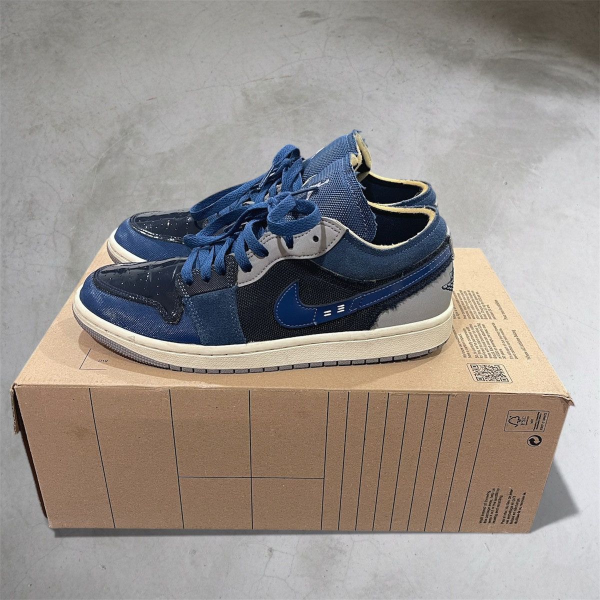 Nike Air Jordan 1 Low SE Craft Inside Out Obsidian Sneaker