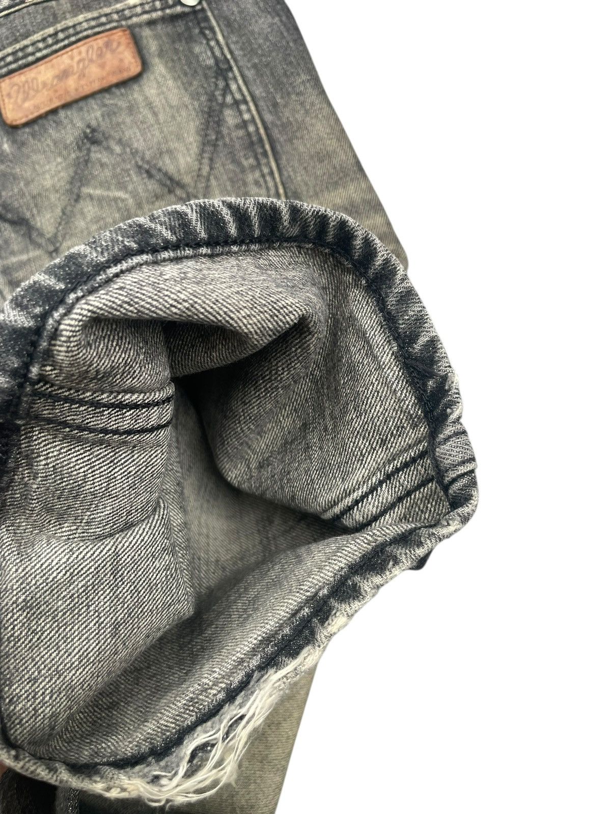 Vintage × Wrangler Vintage 90’s Wrangler Faded Distresed Size US 34 / EU 50 - 13 Thumbnail