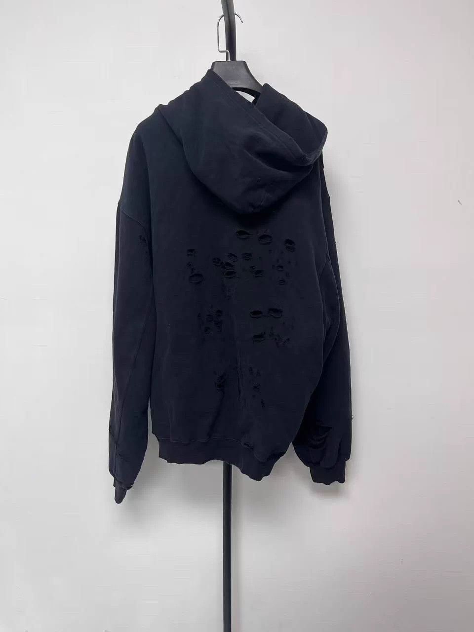 Balenciaga Balenciaga Caps Destroyed Cracked Hoodie Black M XXS Size US XXS / EU 40 - 2 Thumbnail