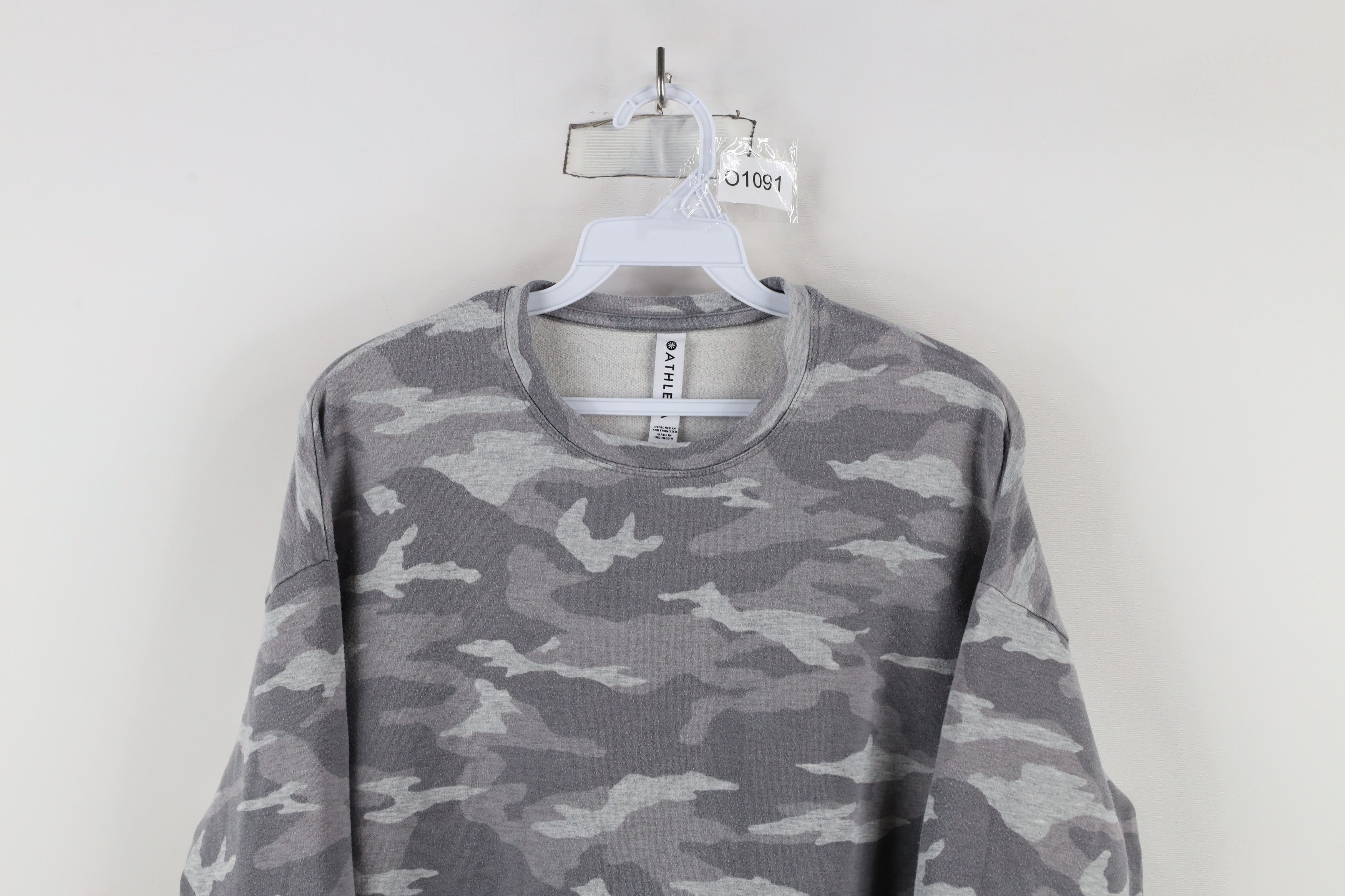 Athleta × Vintage Athleta Camouflage Studio To Street Crewneck Sweatshirt Size XS / US 0-2 / IT 36-38 - 2 Thumbnail