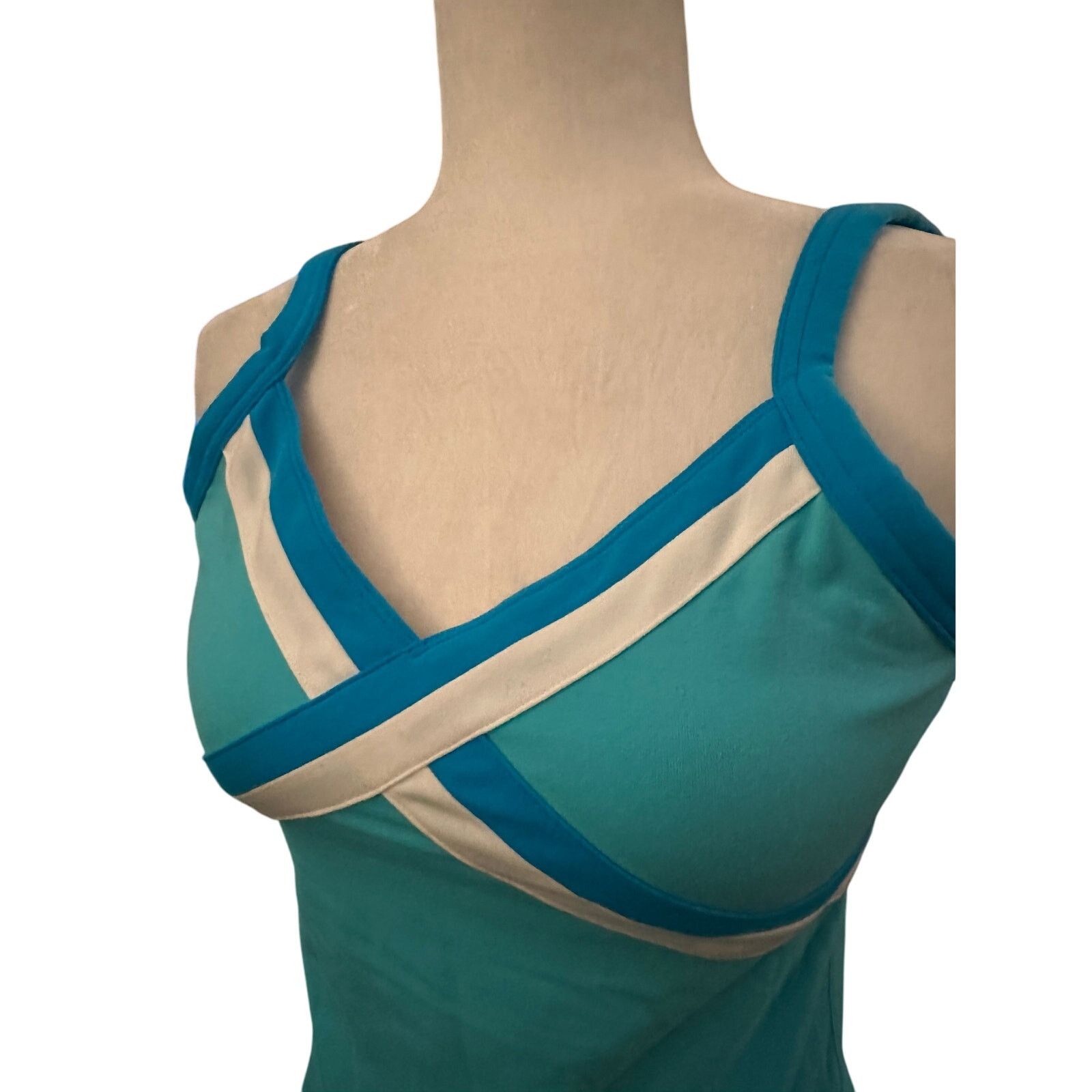 Lululemon Lululemon Tank Top with Built in Bra, Size Small Size S / US 4 / IT 40 - 2 Thumbnail