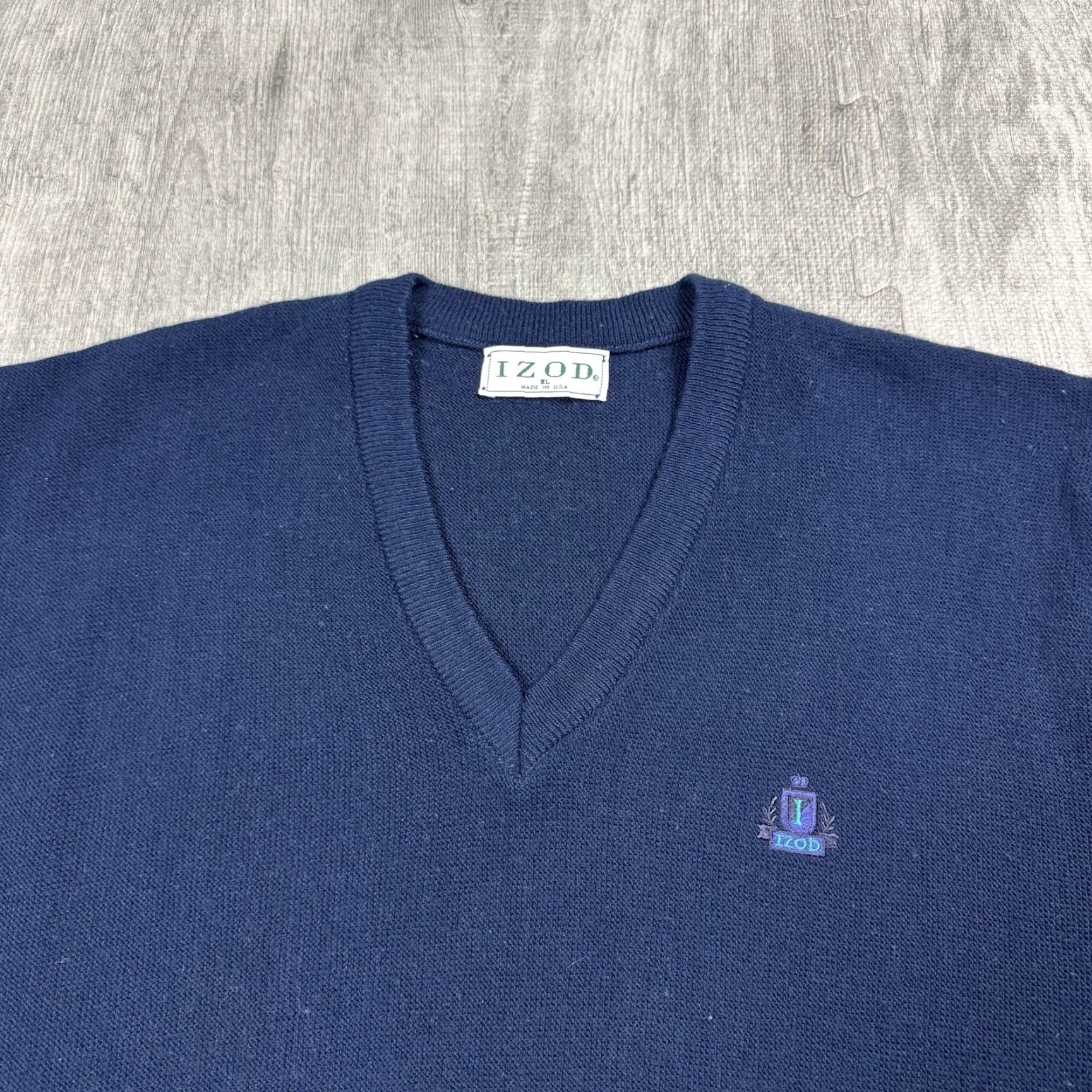 Izod VINTAGE IZOD V-NECK PULLOVER SWEATER MENS XL NAVY BLUE ACRYLIC CLASSIC PREPPY MADE IN USA Size US XL / EU 56 / 4 - 2 Thumbnail