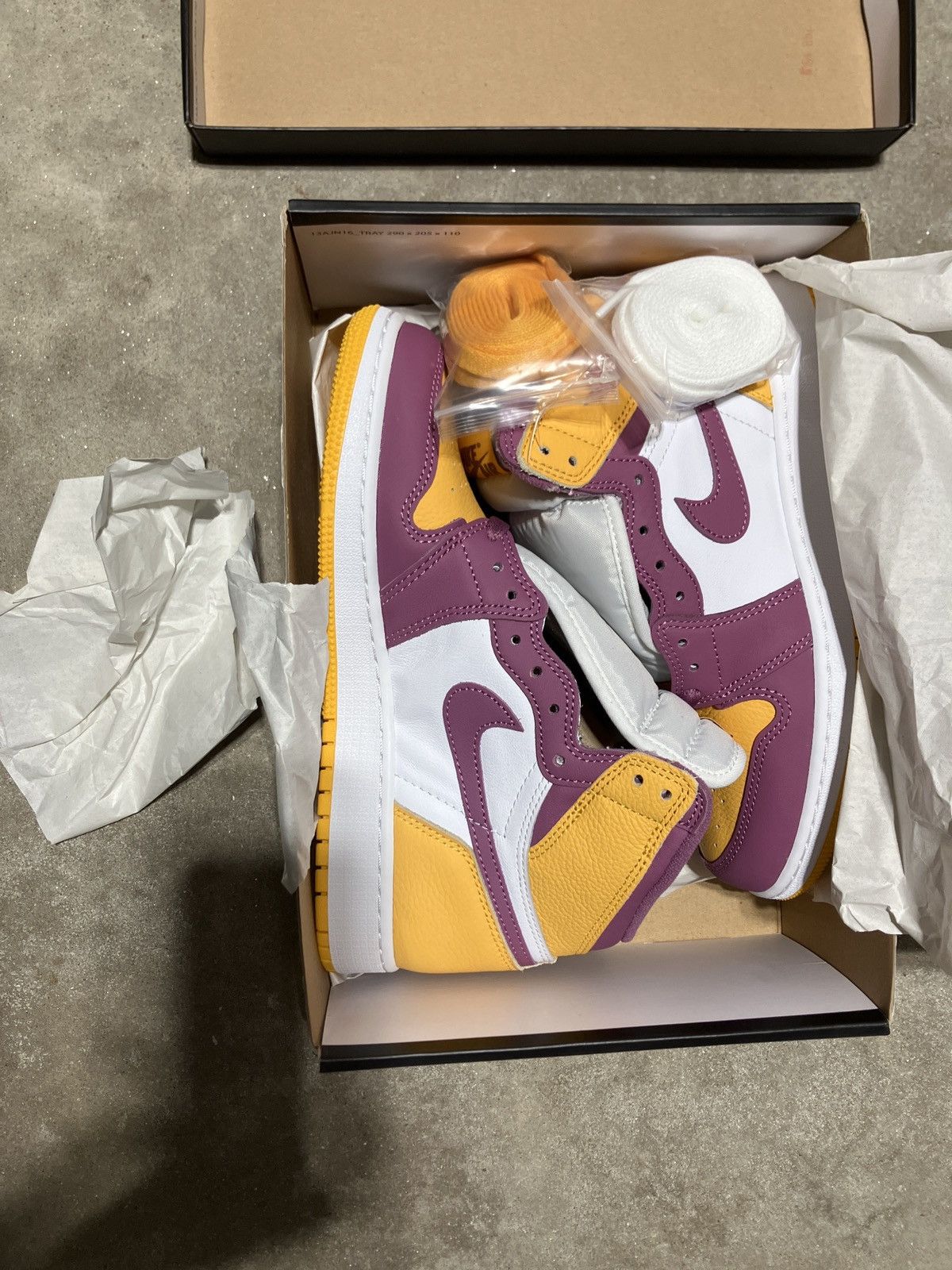 Nike Nike Jordan Size US 6 / EU 39 - 1 Thumbnail
