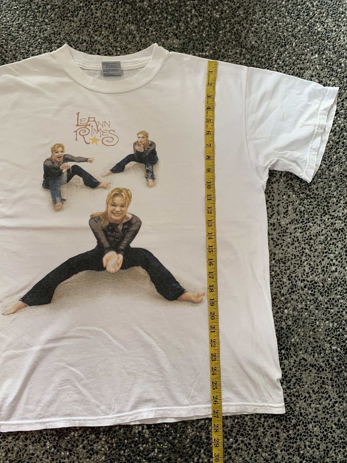 Vintage Vintage 90s Leann Rimes American Singer Tour T shirt Size US L / EU 52-54 / 3 - 10 Thumbnail