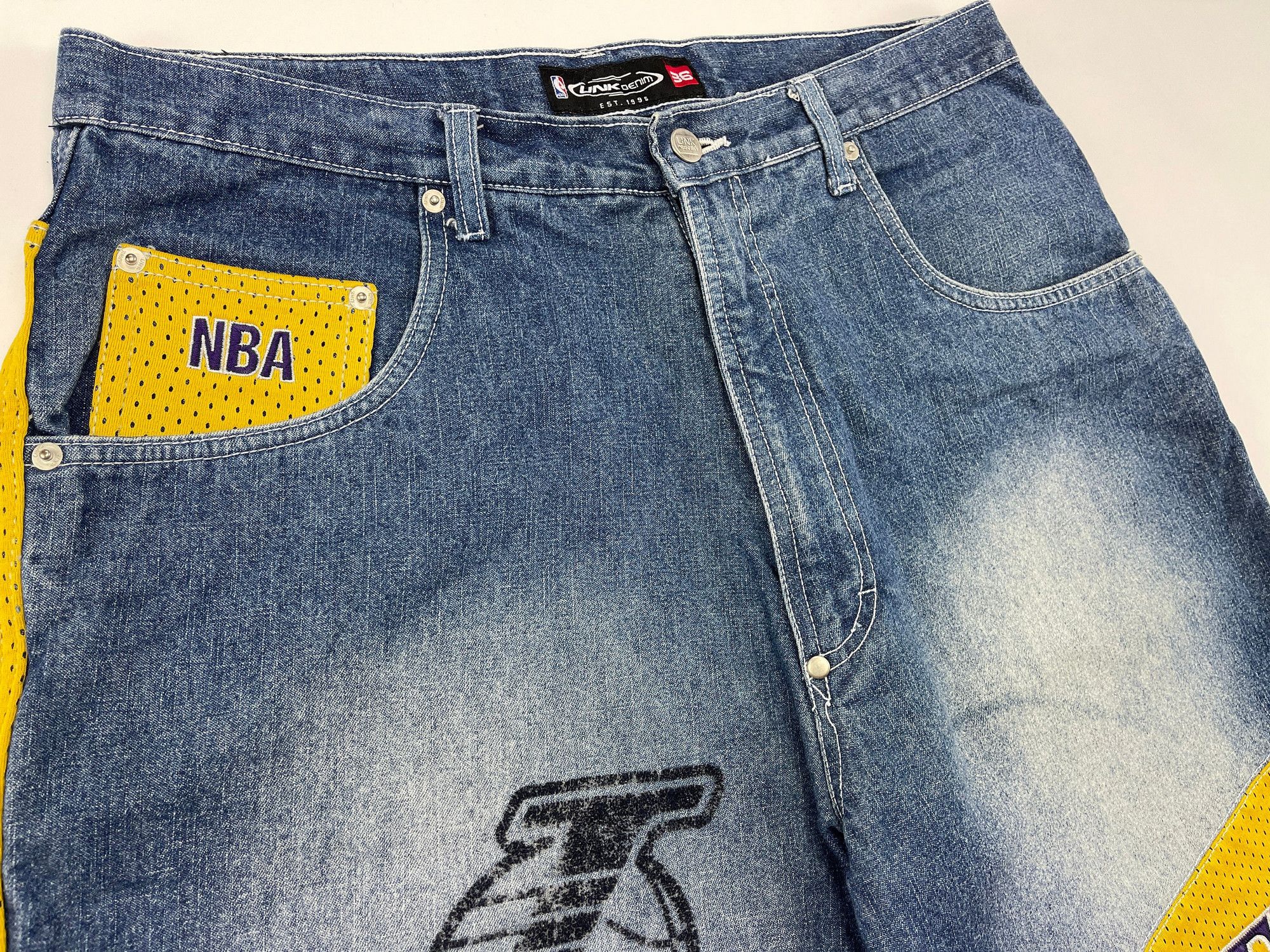 NBA NBA shorts, Los Angeles Lakers, vintage UNK basketball, W 36 Size US 36 / EU 52 - 8 Thumbnail
