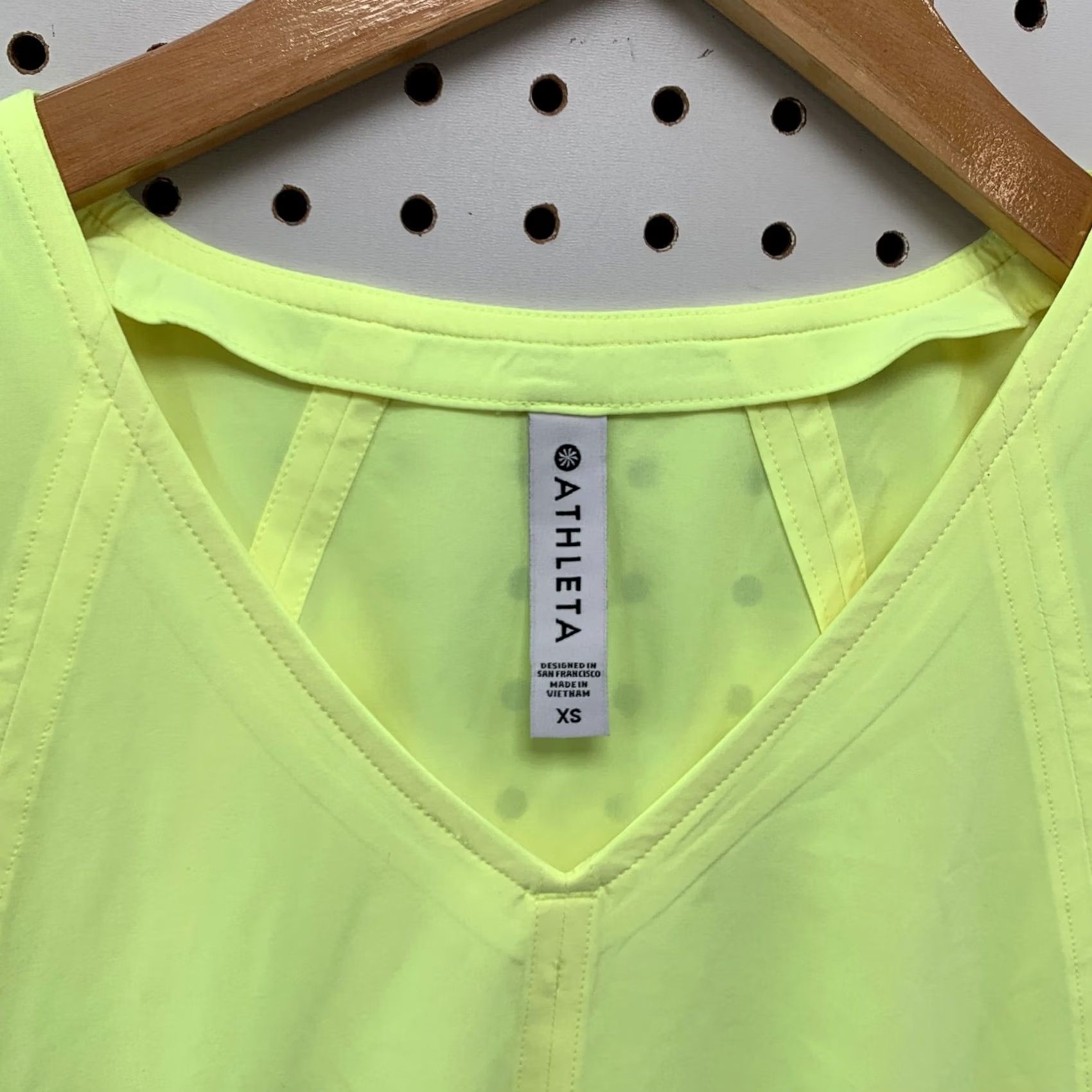 Athleta Athleta Blouse Shirt XS Womens V-Neck Casual Yellow Slit Athletic 15.5x26 Size XS / US 0-2 / IT 36-38 - 7 Thumbnail
