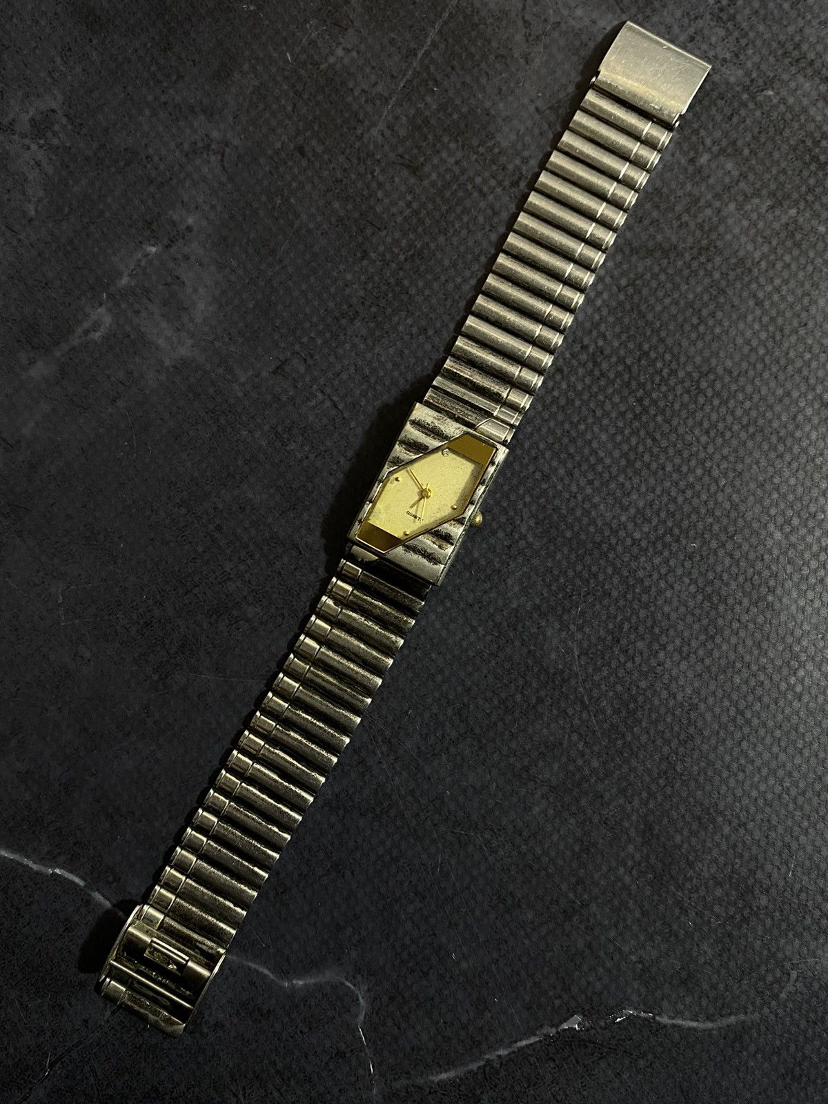 Vintage Unique Quartz Watch with Pattern Japanese Brand Size ONE SIZE - 5 Thumbnail