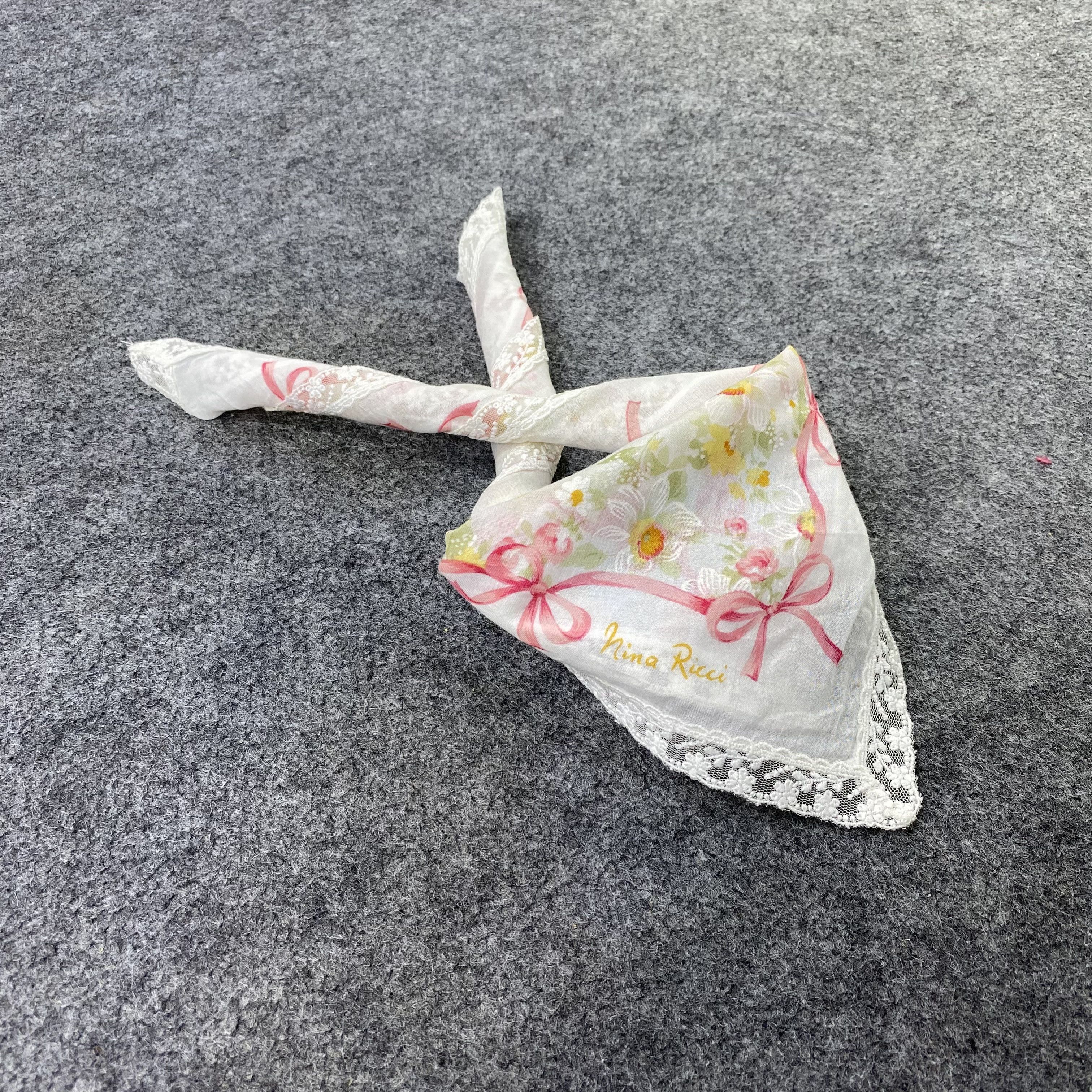 Nina Ricci Nina Ricci Handkerchief / Bandana / Neckerchief-B2304 Size ONE SIZE - 1 Thumbnail
