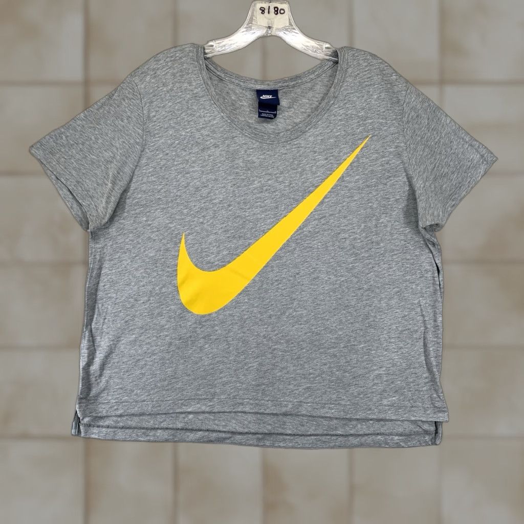 Nike VINTAGE Nike T-Shirt Women's Oversized Large 22x25 Gray Y2K Big Swoosh Graphic Tee 2000s Casual Size L / US 10 / IT 46 - 1 Thumbnail