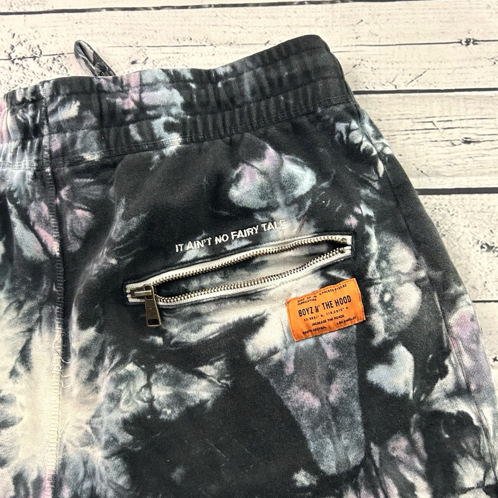 Palace Shoes Palace Tie Dye Pocket Zip Short Mens Medium Gray Sweat Shorts Size US 31 - 6 Thumbnail