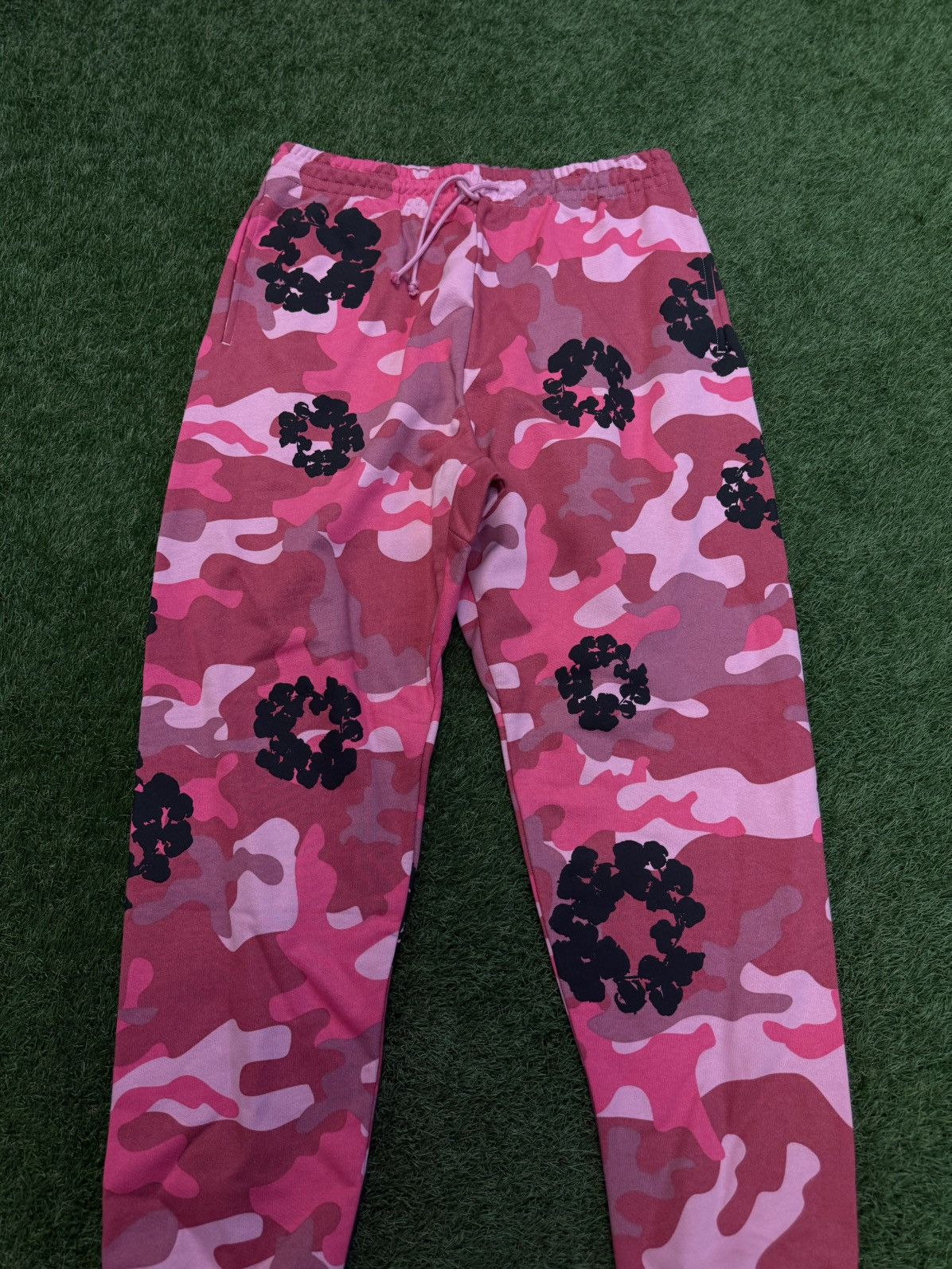 DENIM TEARS Denim Tears Cotton Wreath Pink Camo Sweatpants XXL (NEW) Size US 36 / EU 52 - 4 Thumbnail