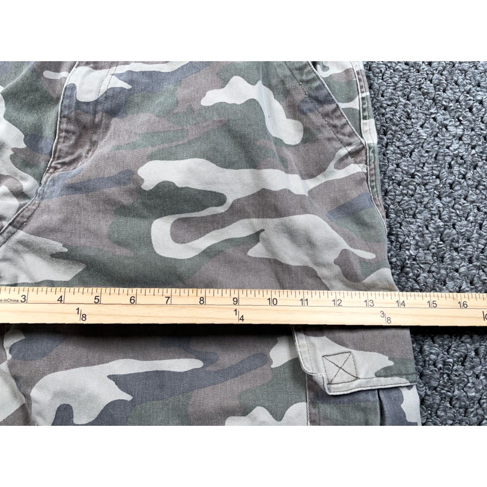 Vintage VINTAGE Nevada Camouflage Cargo Pants Men 35 x 28 Green Camo Straight Leg 90s Army Nature Outdoors Mens Size US 35 - 7 Thumbnail