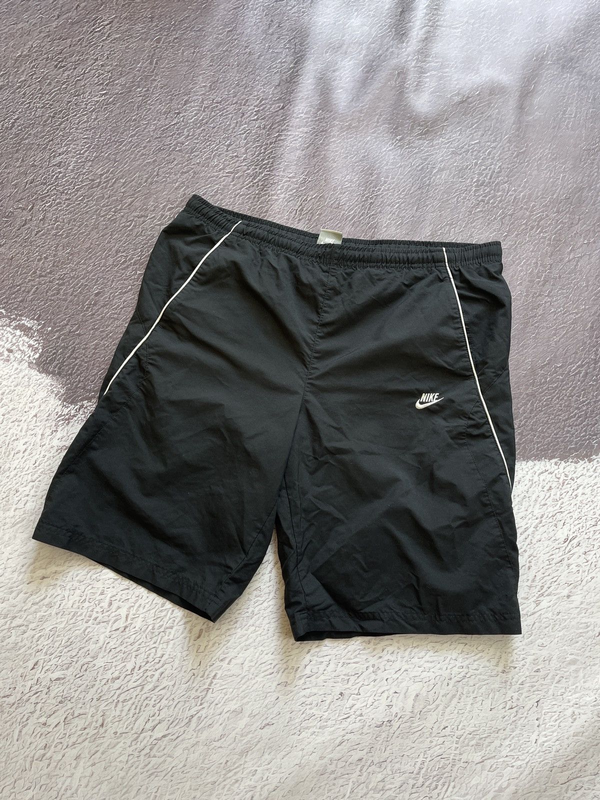 Nike Nike vintage y2k black logo swoosh embroidered shorts Size US 34 / EU 50 - 1 Thumbnail