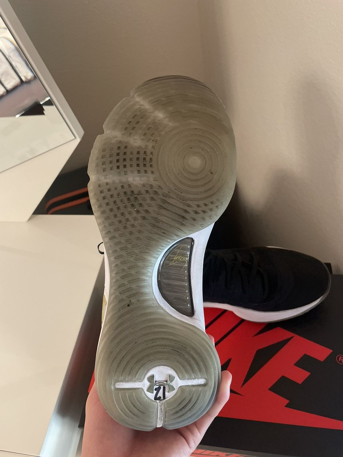 Under Armour Curry 4 More dimes Size US 11 / EU 44 - 6 Thumbnail