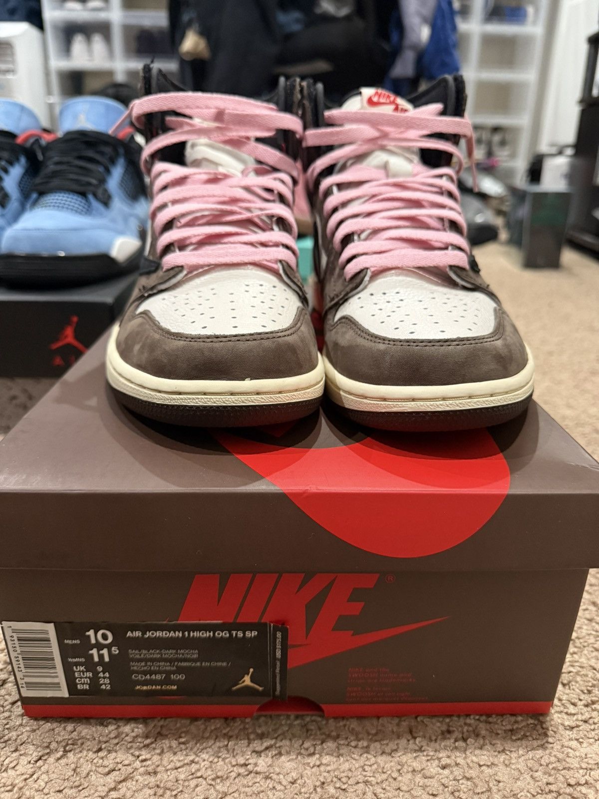 Jordan Brand × Travis Scott Travis Scott Jordan 1 Mocha Size US 10 / EU 43 - 3 Thumbnail