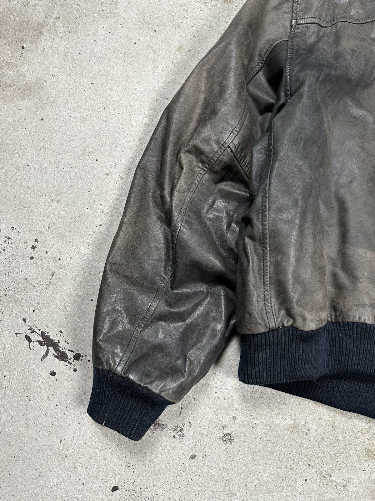 Other Vintage 90s Black Distressed Leather Bomber Jacket Army Size US XL / EU 56 / 4 - 14 Thumbnail