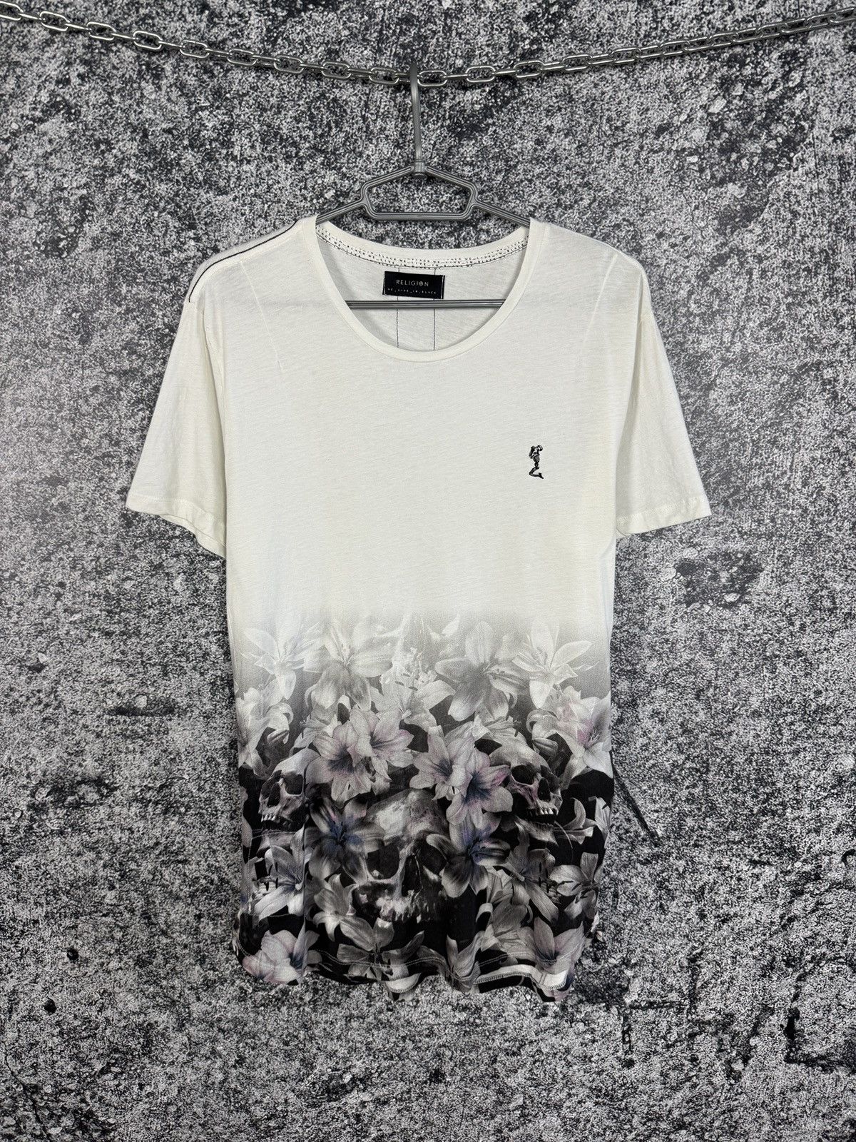 Vintage Religion Short Sleeve T-Shirt Floral Skull Print Y2K Size L Size US L / EU 52-54 / 3 - 1 Thumbnail