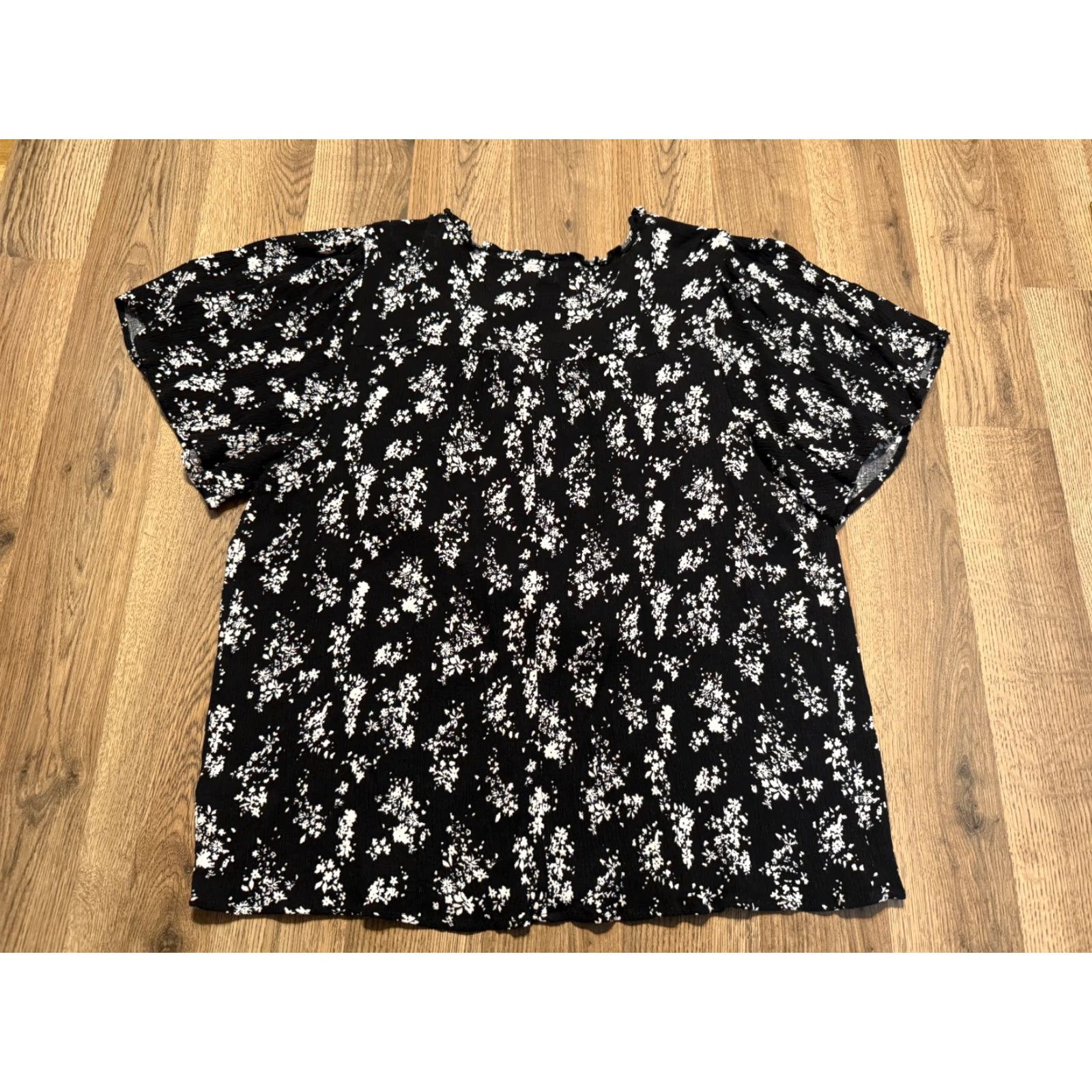 Vintage Maurices Blouse Women's Large Black Floral V-Neck Short Sleeve Pullover Casual Size L / US 10 / IT 46 - 2 Thumbnail
