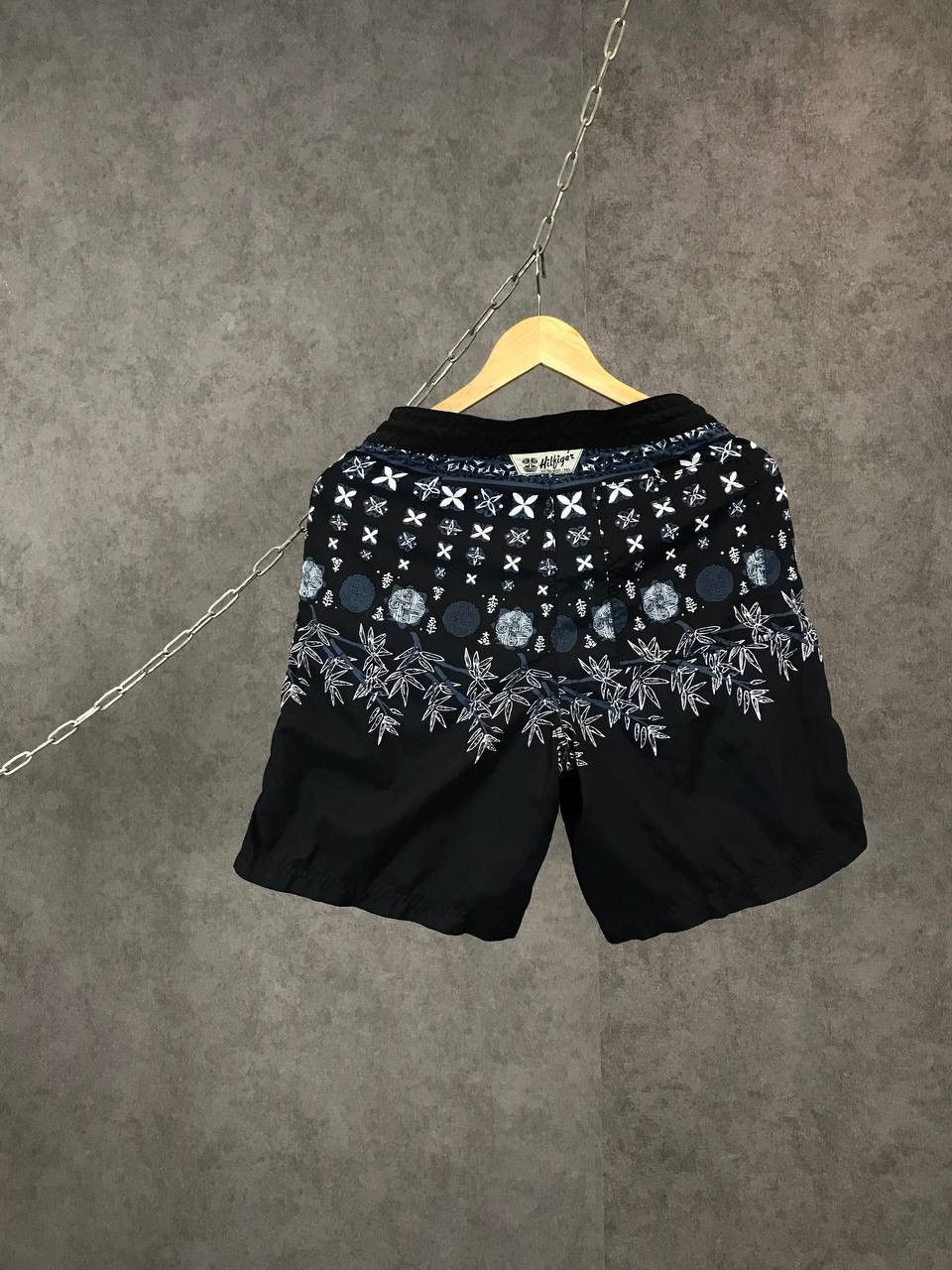 Tommy Hilfiger × Vintage Tommy Hilfiger vintage art shorts Size US 29 - 7 Thumbnail