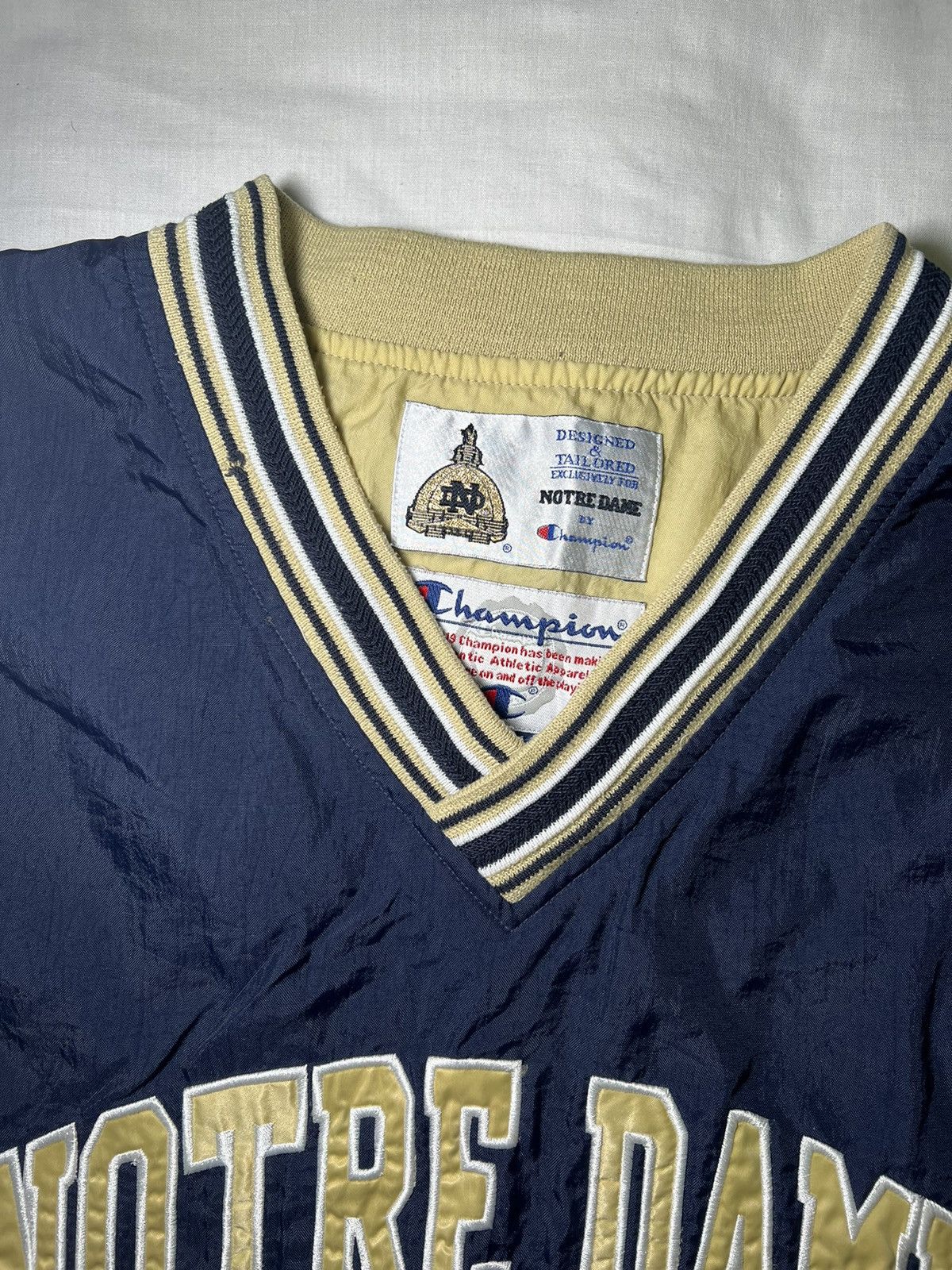 Vintage VINTAGE 90S OVERSIZE NYLON NOTRE DAM SWEATSHIRT FOOTBALL Size US XL / EU 56 / 4 - 16 Thumbnail