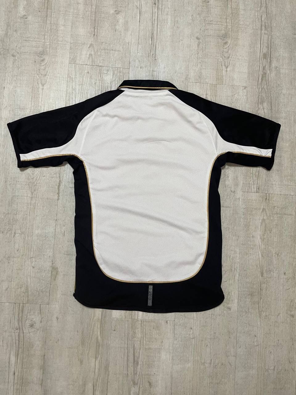Umbro Manchester United umbro vintage 2002 vodafone soccer jerse L Size US L / EU 52-54 / 3 - 4 Thumbnail
