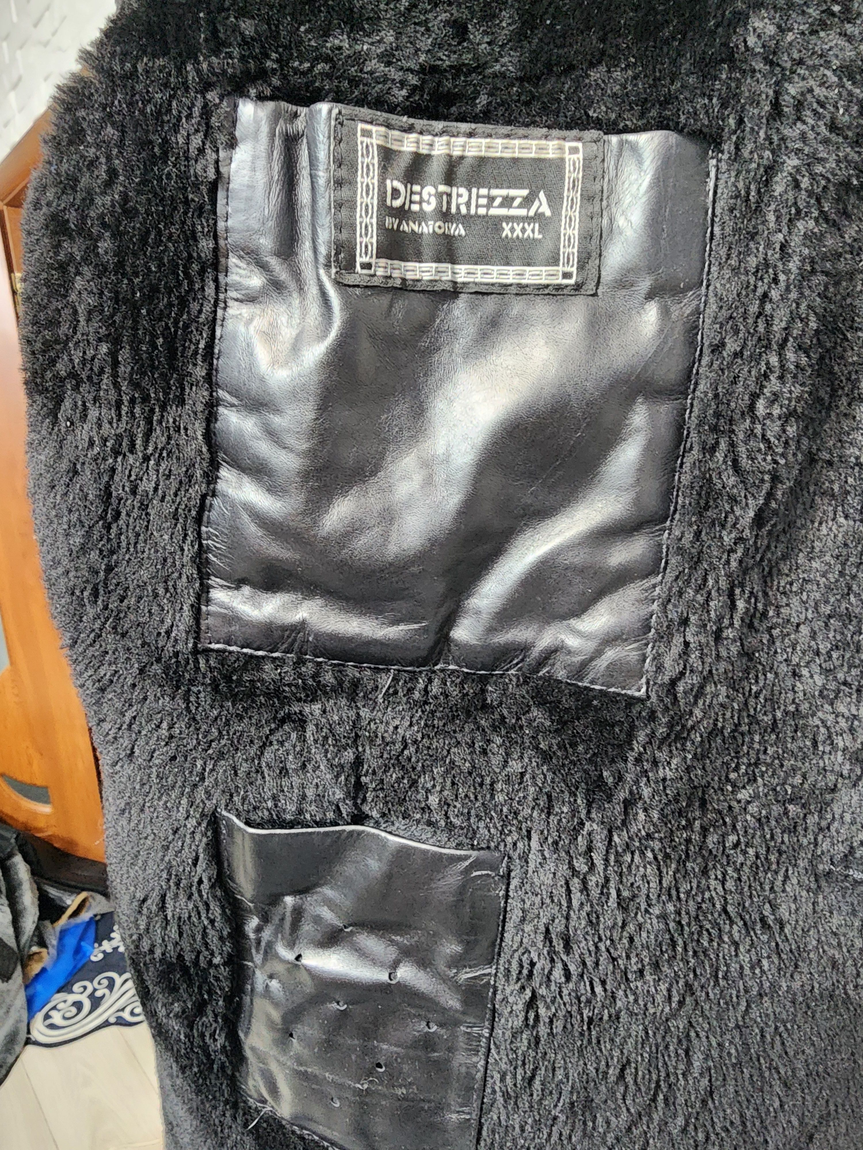 Uniqlo Men's Black Sheepskin Coat: Button-Up Genuine Fur. Size 3X Size US XL / EU 56 / 4 - 9 Thumbnail