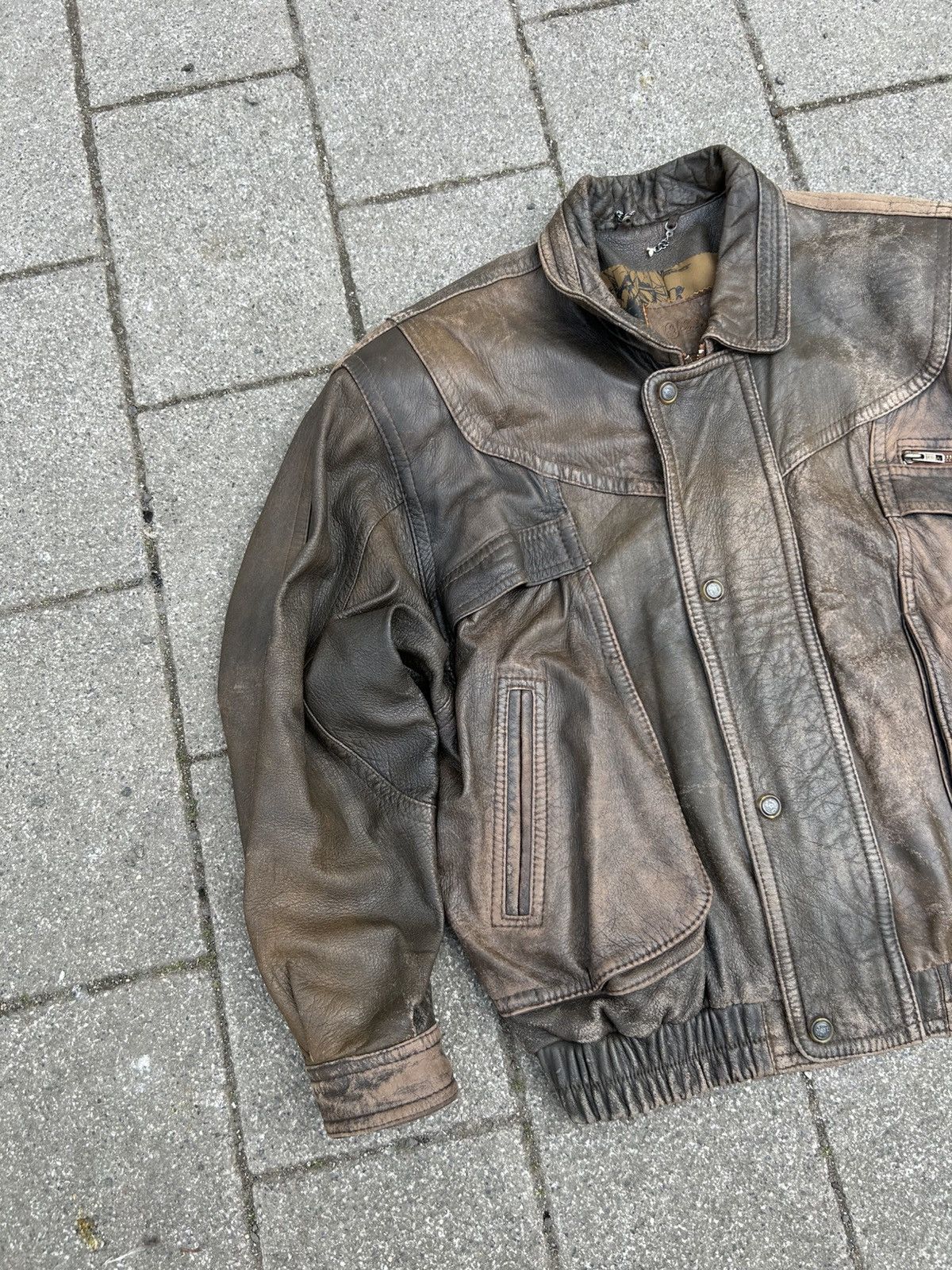 Vintage Vintage 1990s Gino Bertoni Distressed brown Leather Bomber Size US L / EU 52-54 / 3 - 2 Thumbnail
